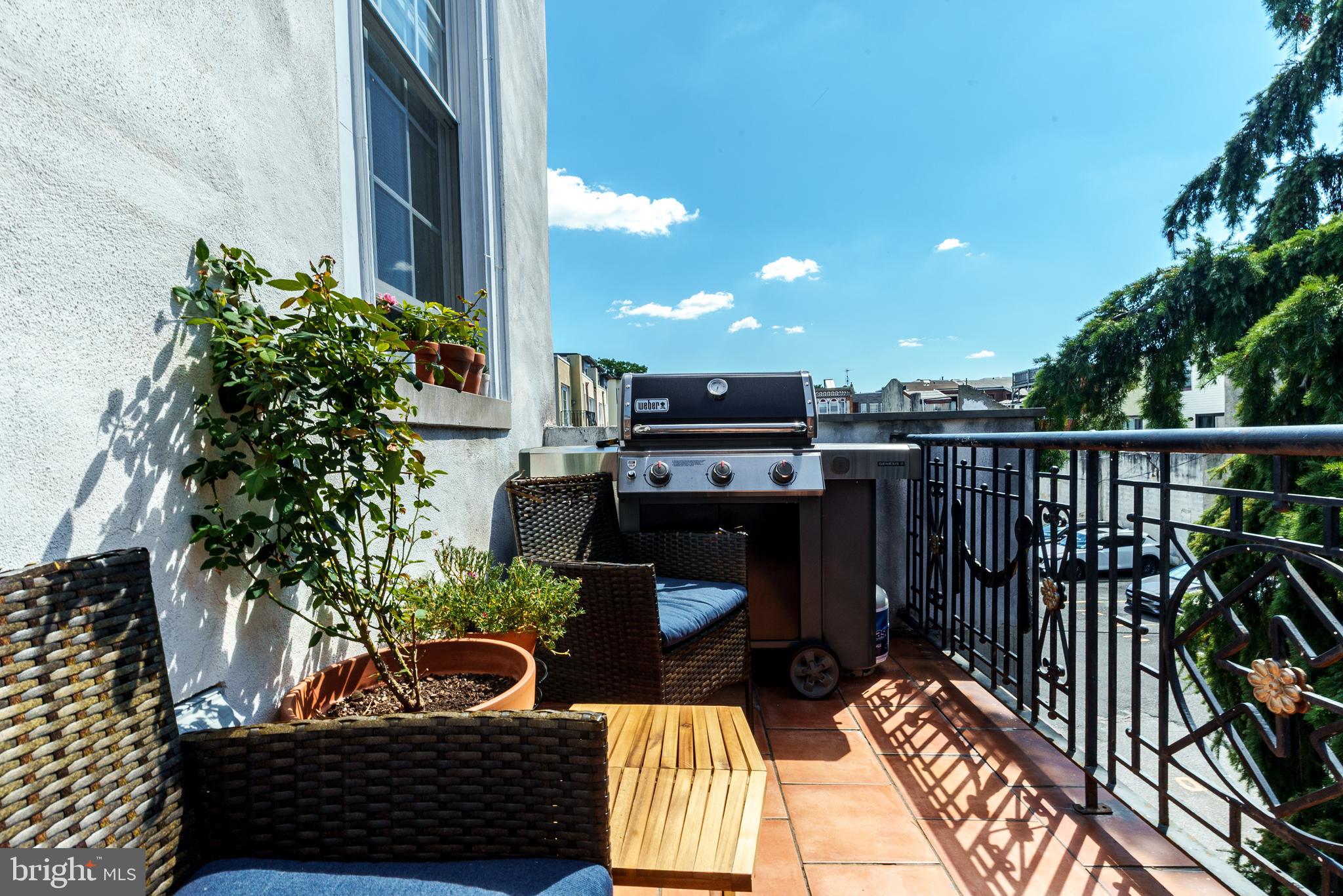 QUEEN VILLAGE - Residential Income