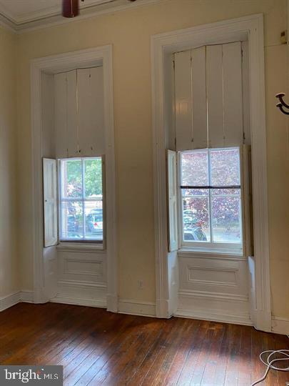 QUEEN VILLAGE - Residential Income