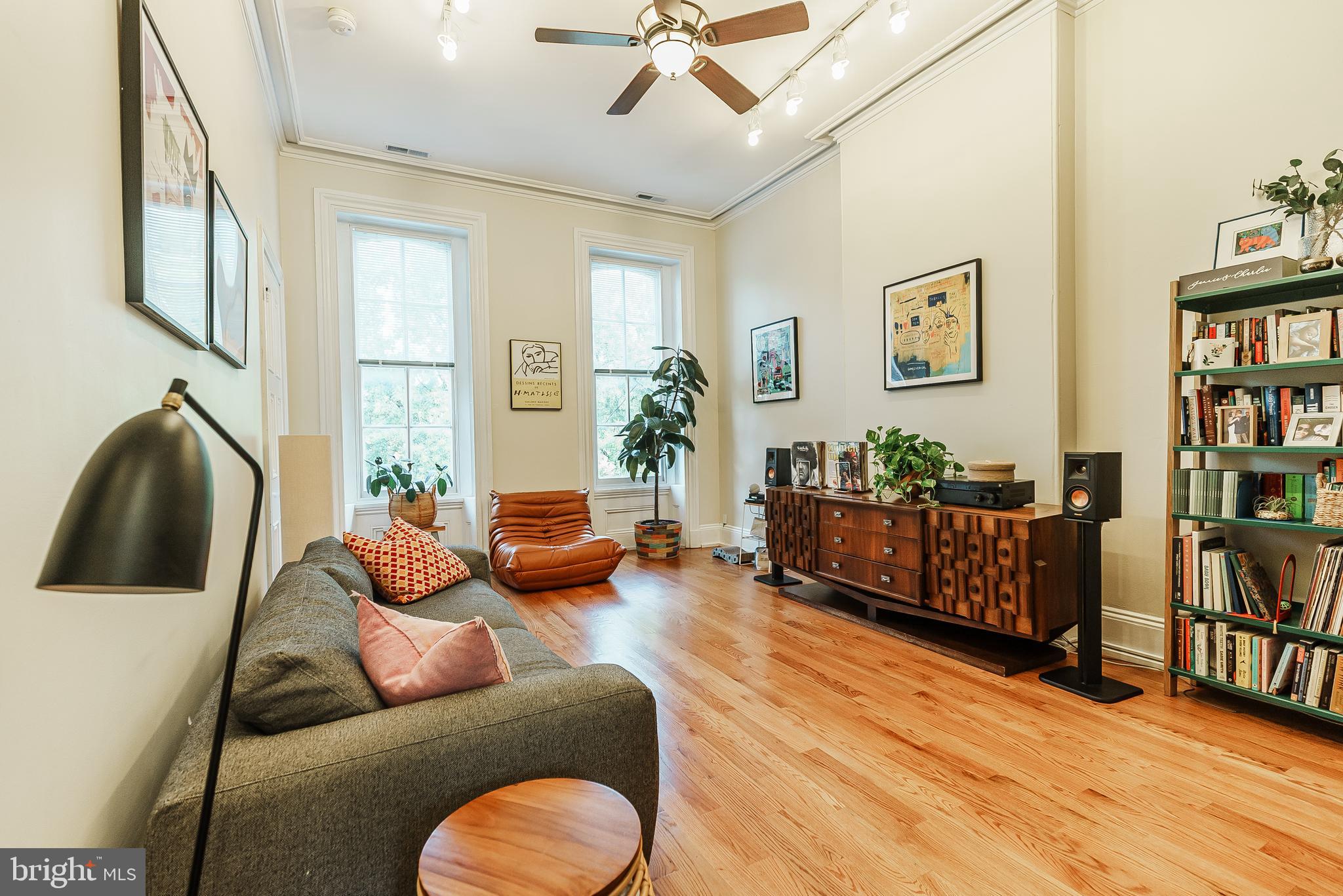 QUEEN VILLAGE - Residential Income