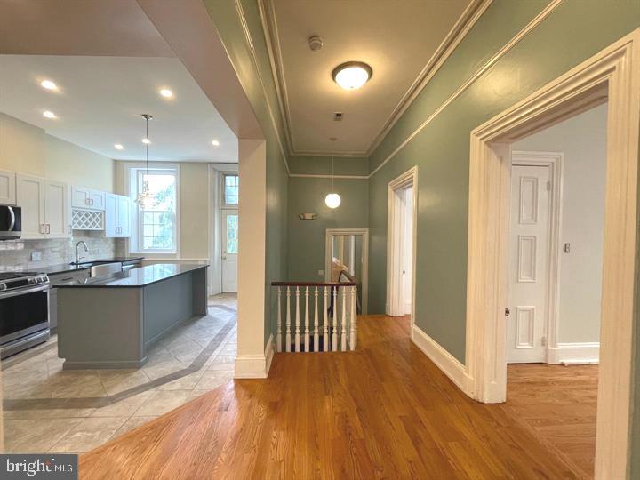 QUEEN VILLAGE - Residential Income