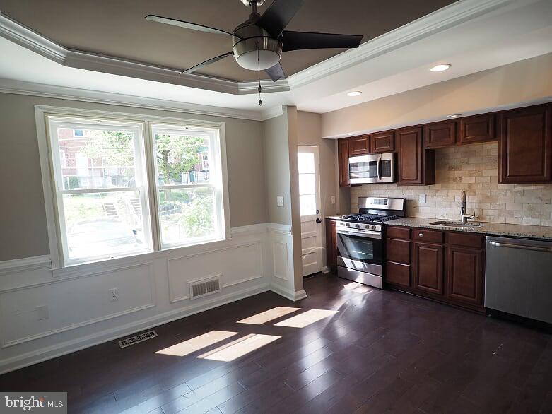 EASTWOOD - Residential Lease