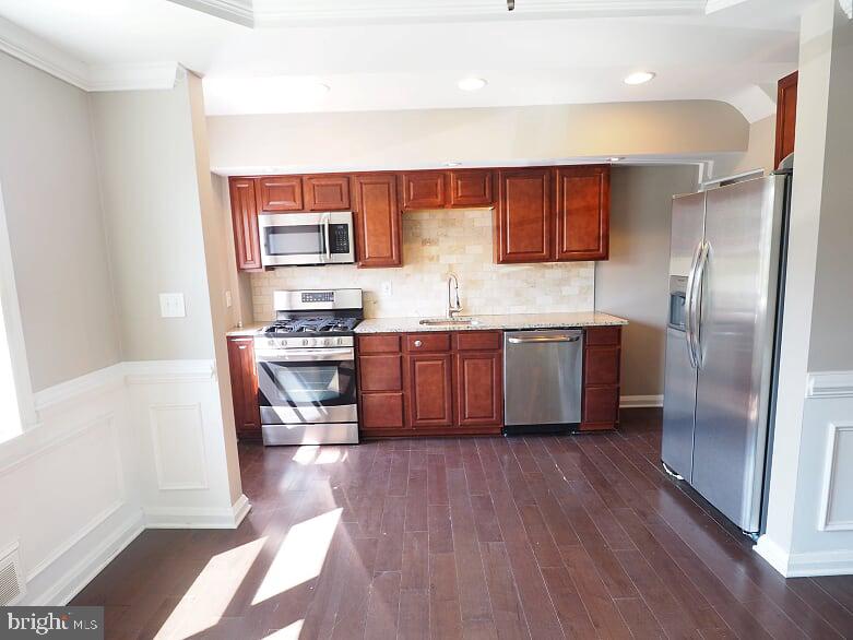 EASTWOOD - Residential Lease