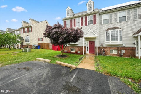 Townhouse For Sale - 98 Three Rivers Drive<br/> NEWARK, DE 19702