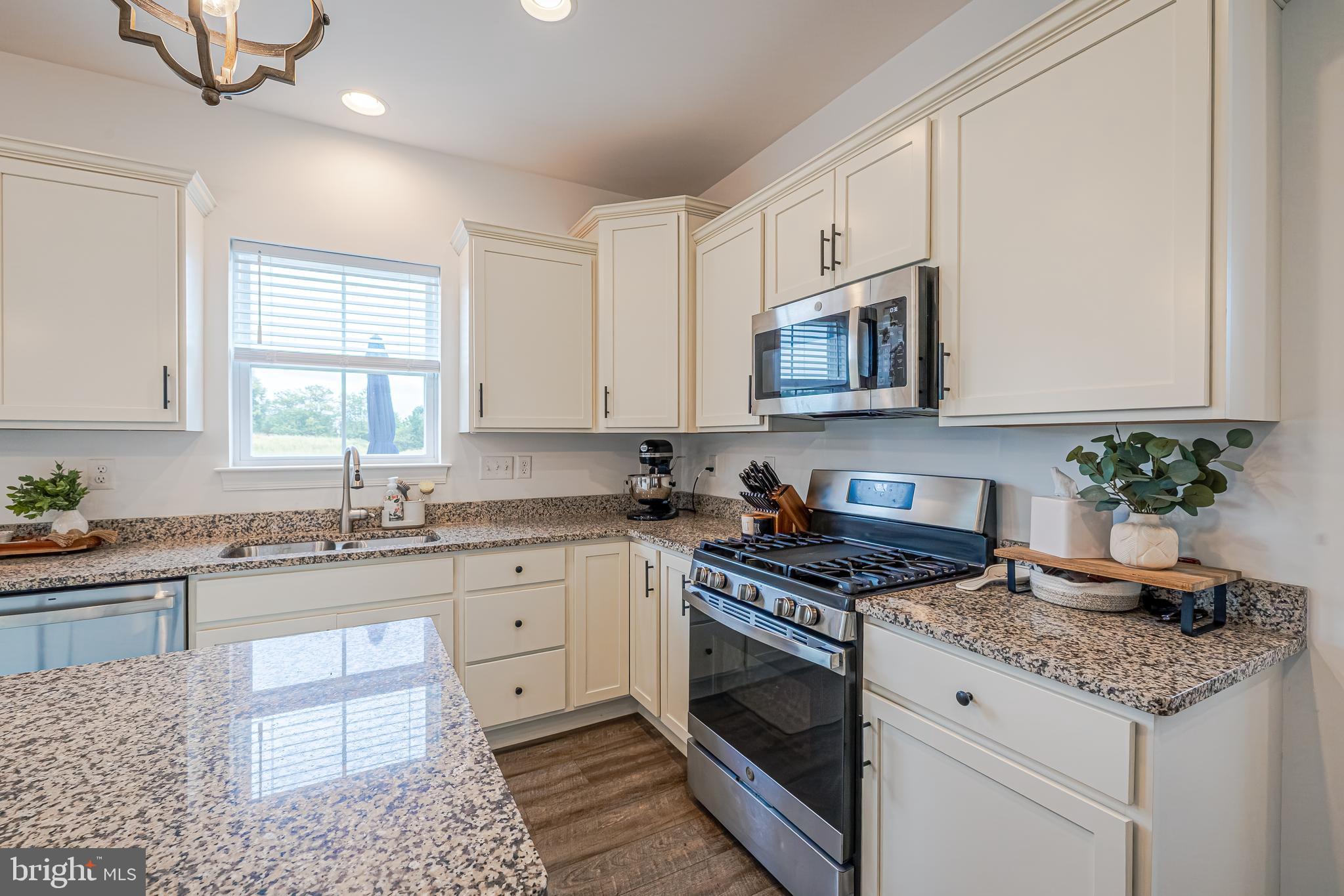 THE SEASONS - Residential