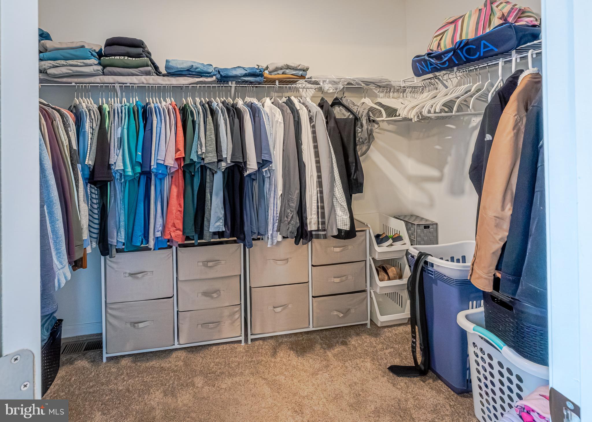 THE SEASONS - Residential