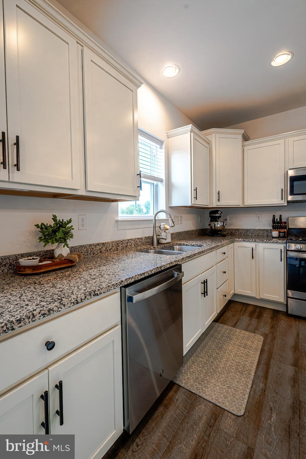 THE SEASONS - Residential