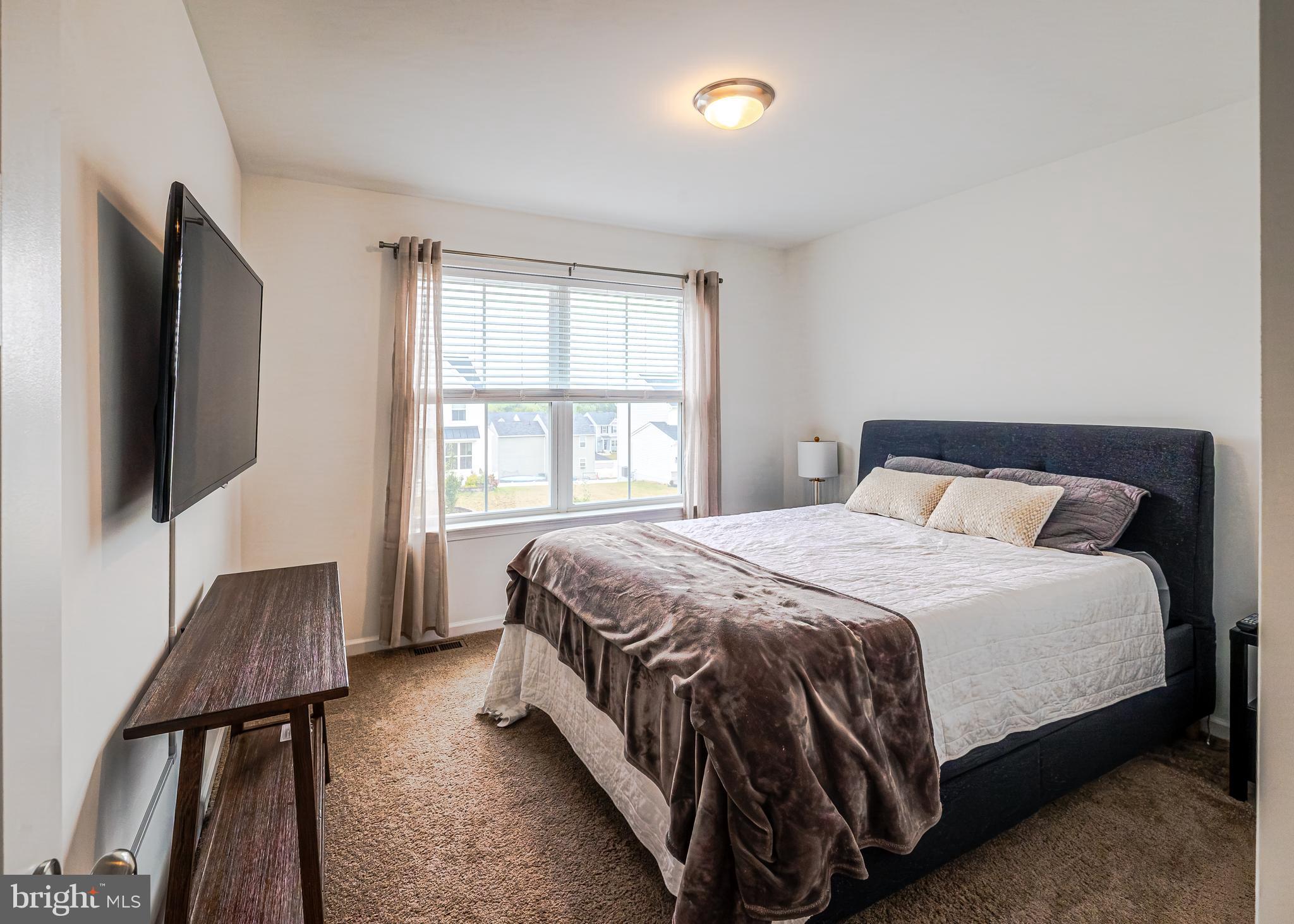 THE SEASONS - Residential