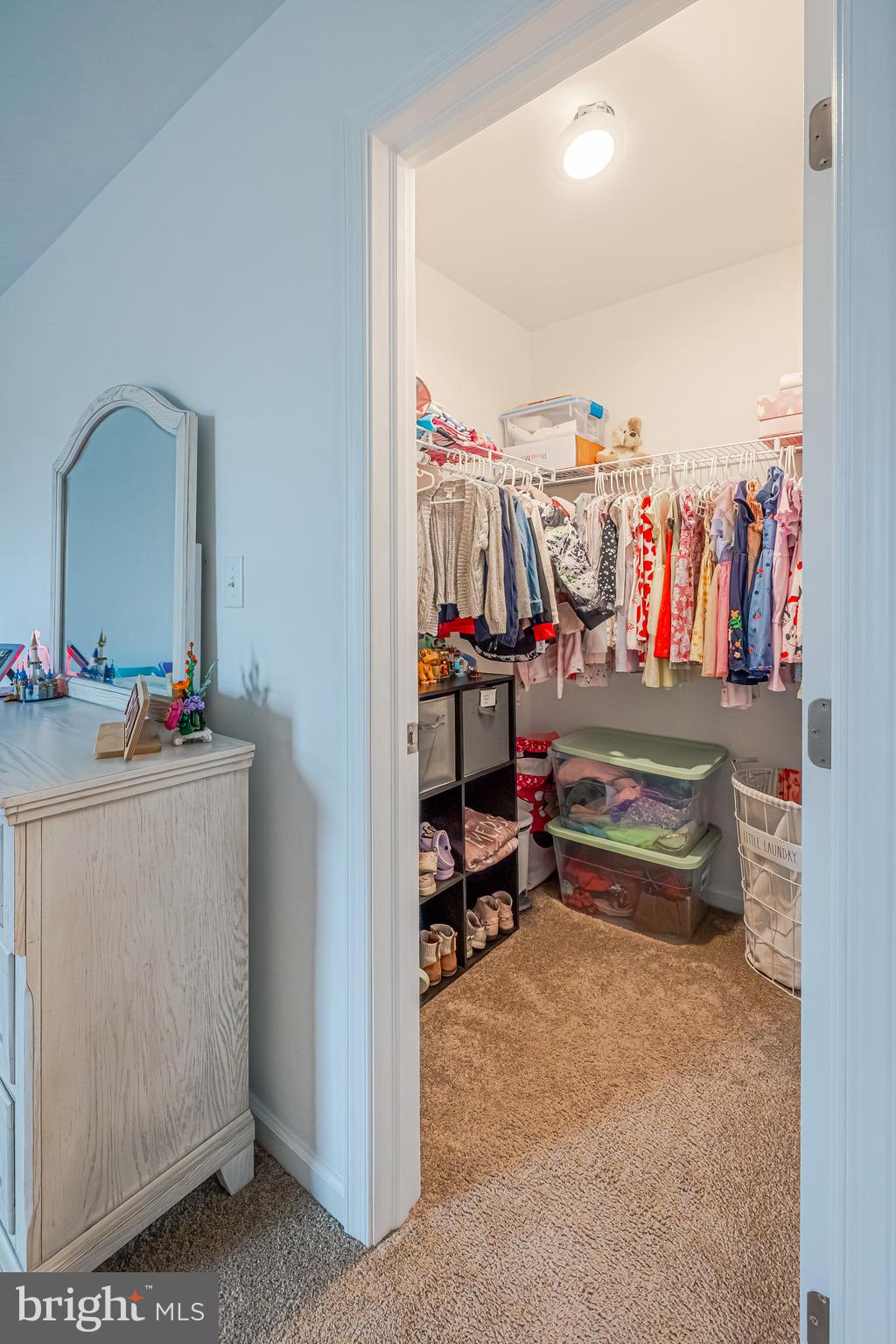 THE SEASONS - Residential