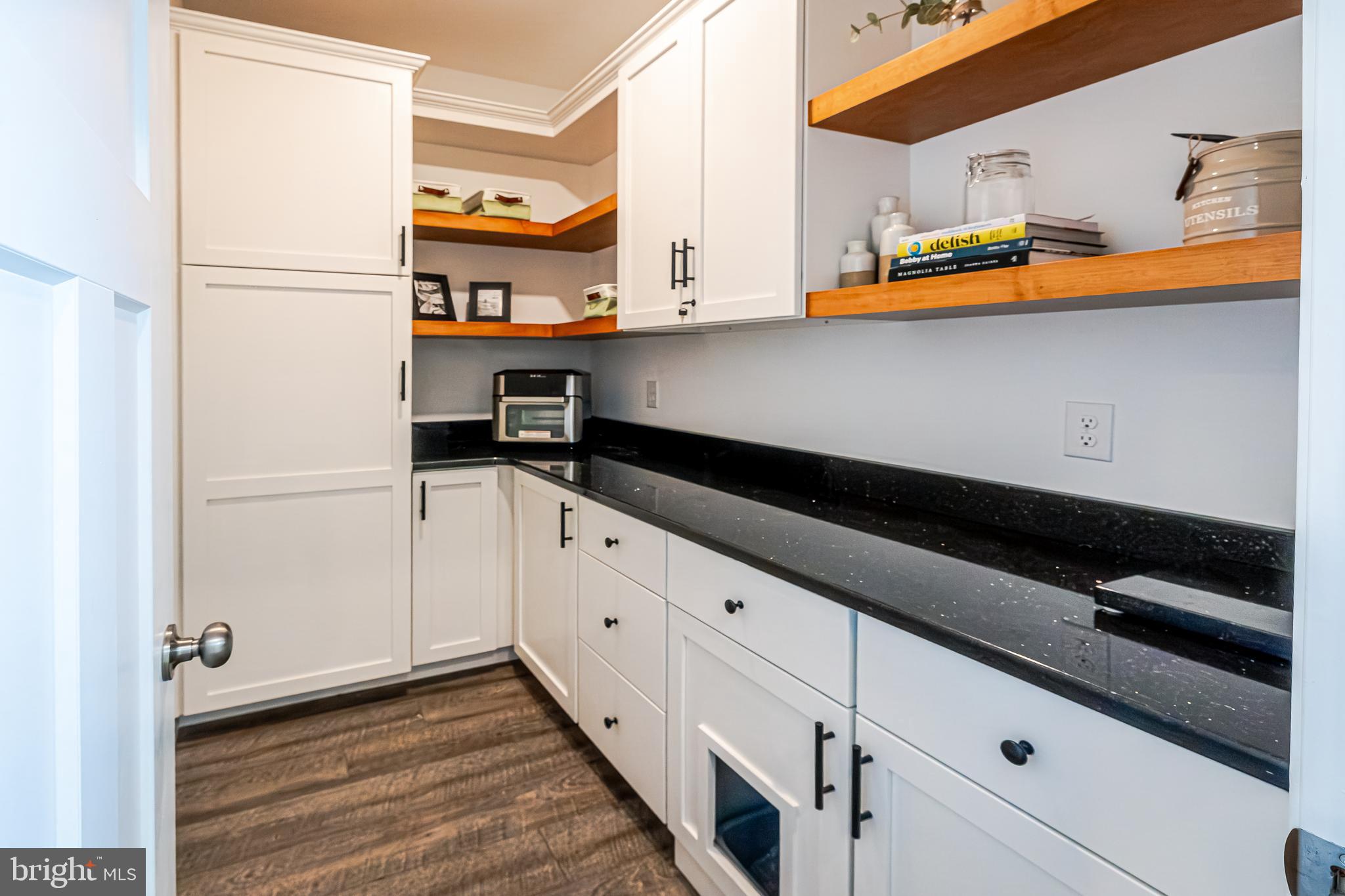 THE SEASONS - Residential