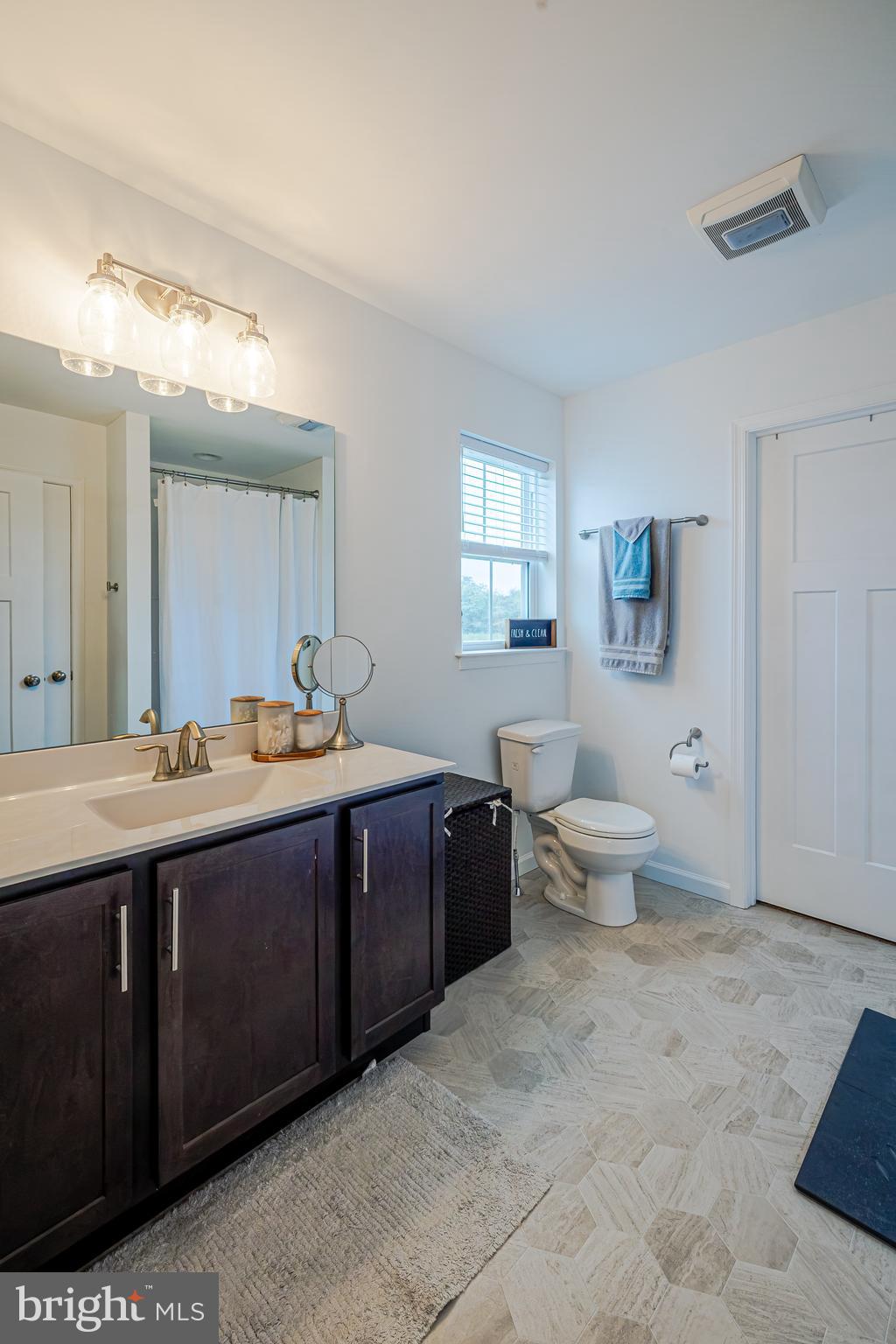 THE SEASONS - Residential