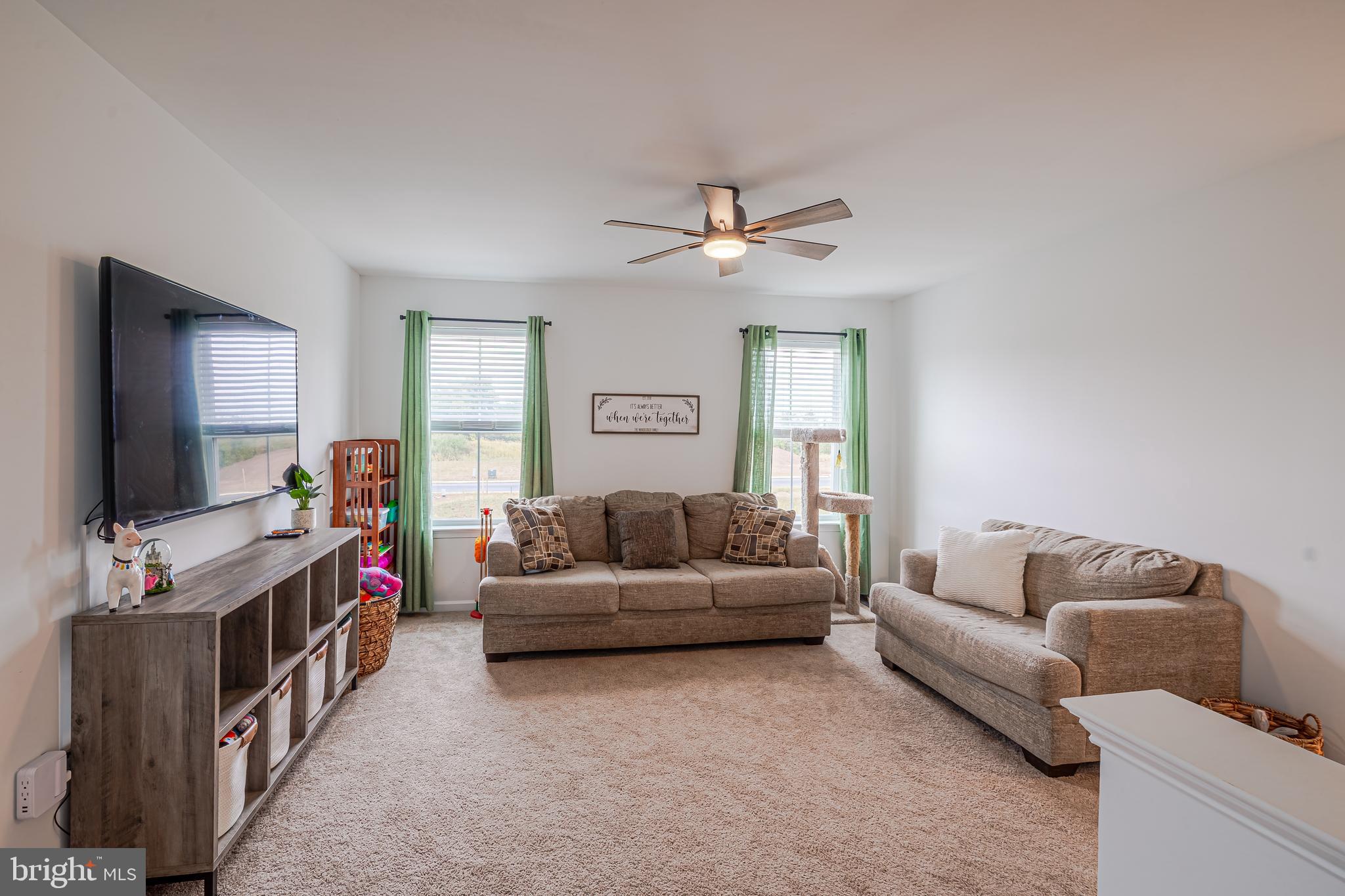 THE SEASONS - Residential