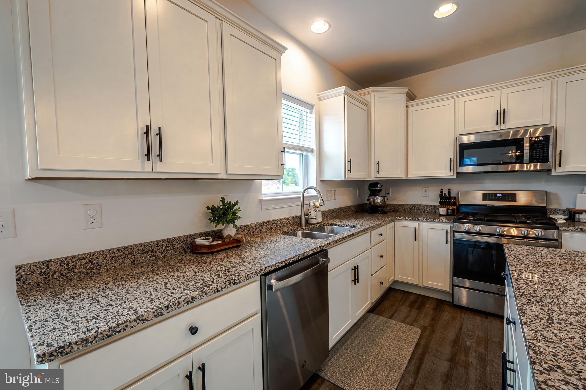 THE SEASONS - Residential