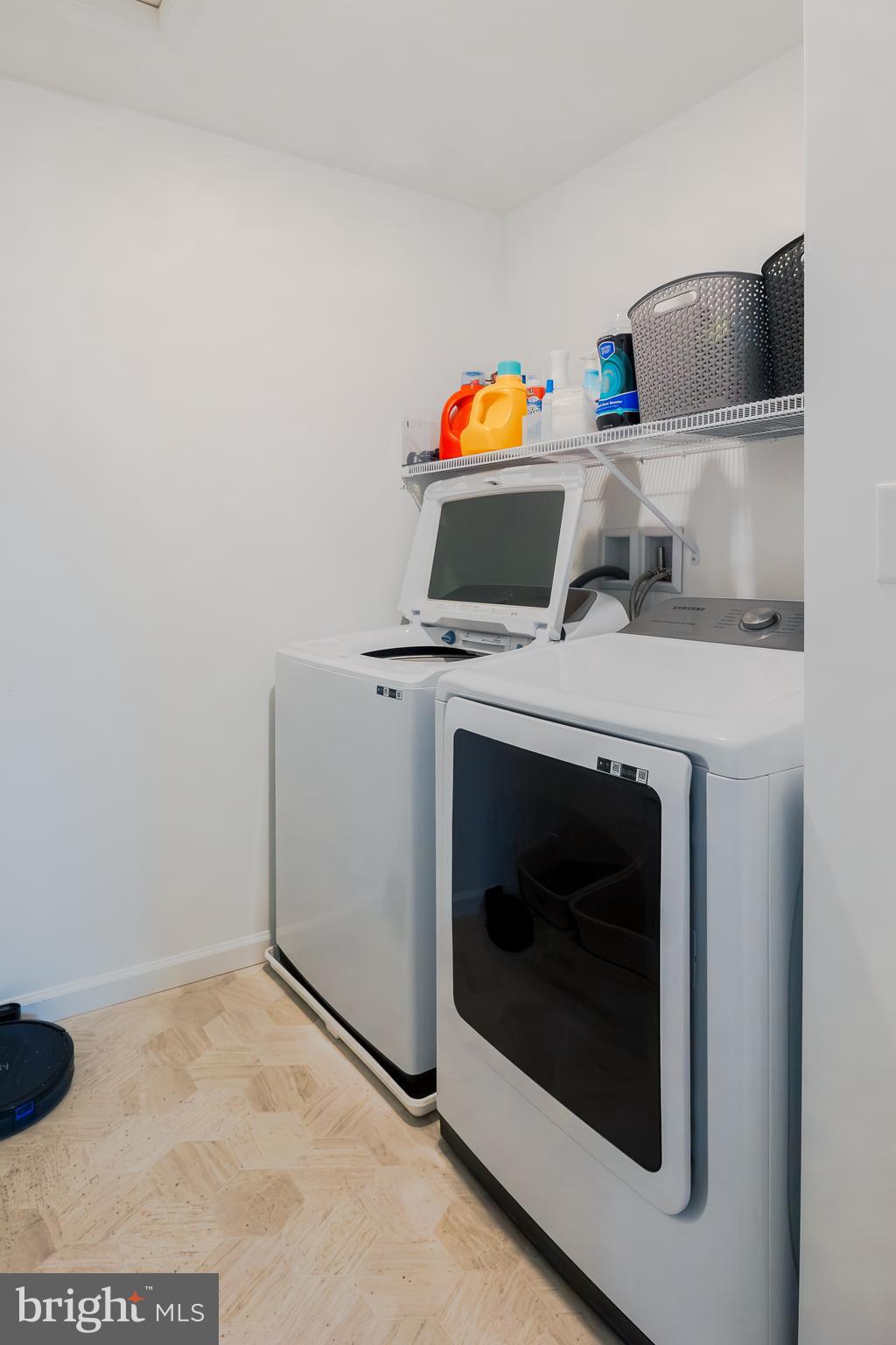 THE SEASONS - Residential