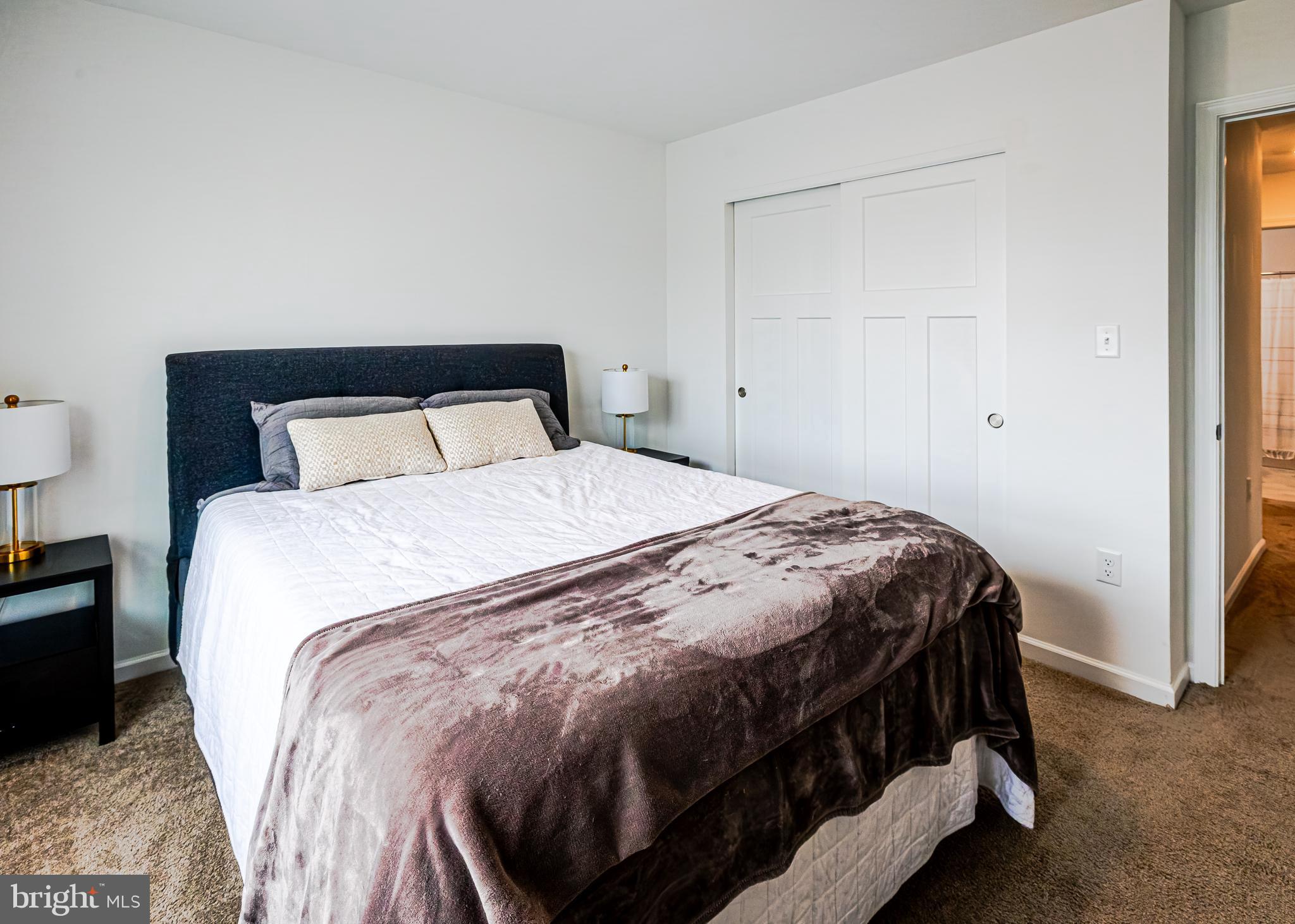 THE SEASONS - Residential