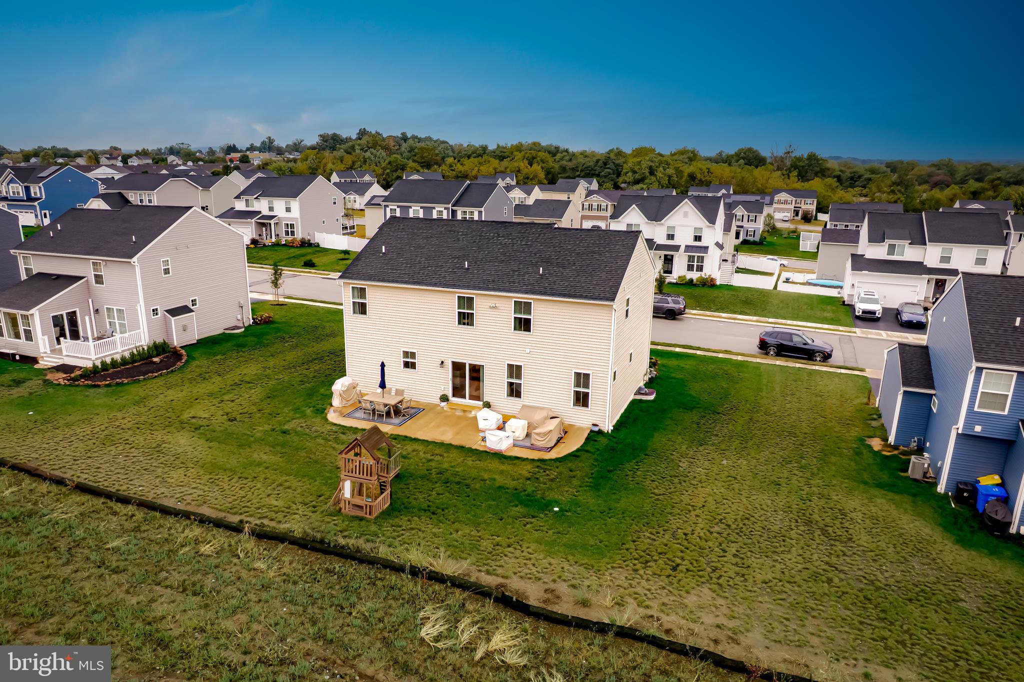 THE SEASONS - Residential