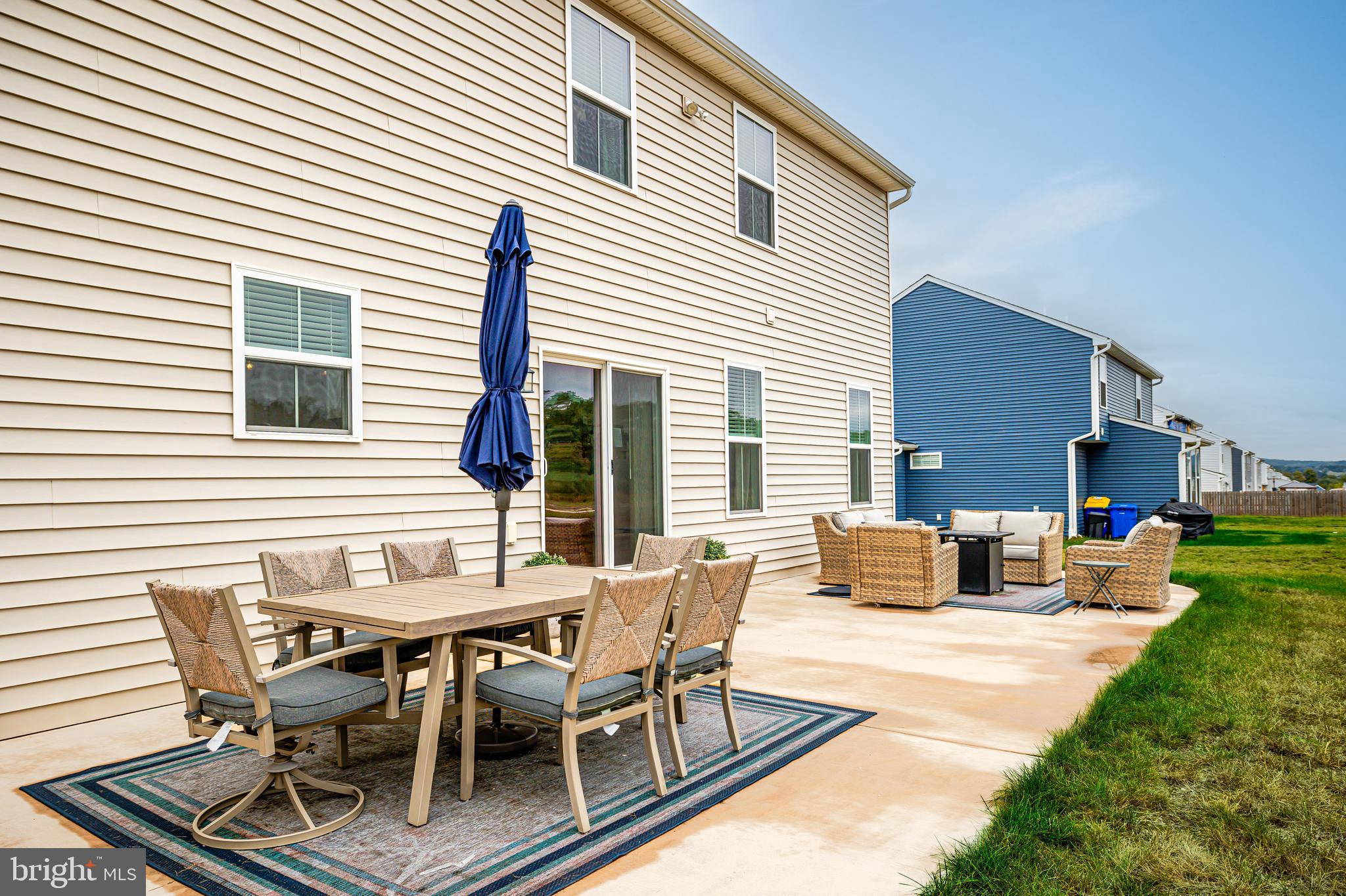 THE SEASONS - Residential