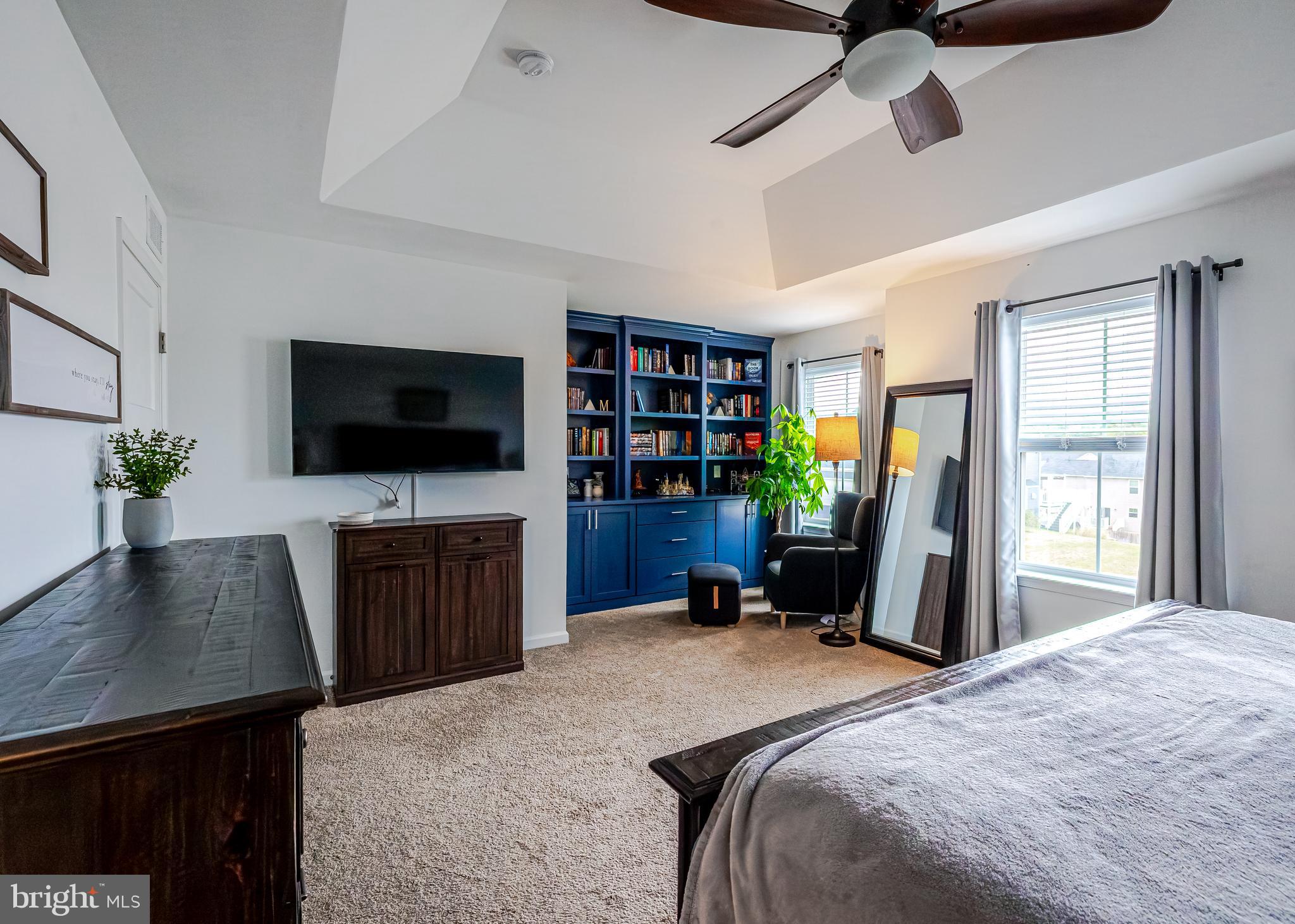 THE SEASONS - Residential