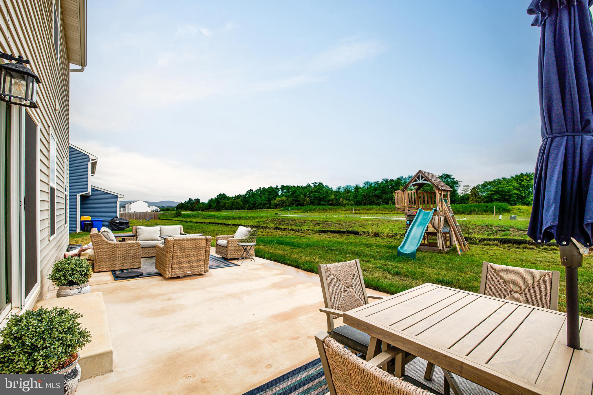 THE SEASONS - Residential