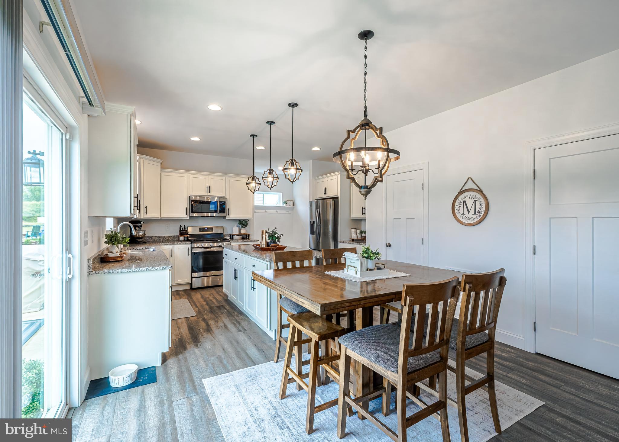 THE SEASONS - Residential