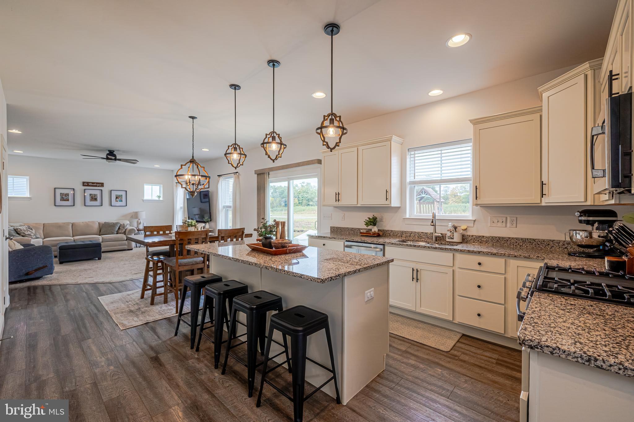 THE SEASONS - Residential