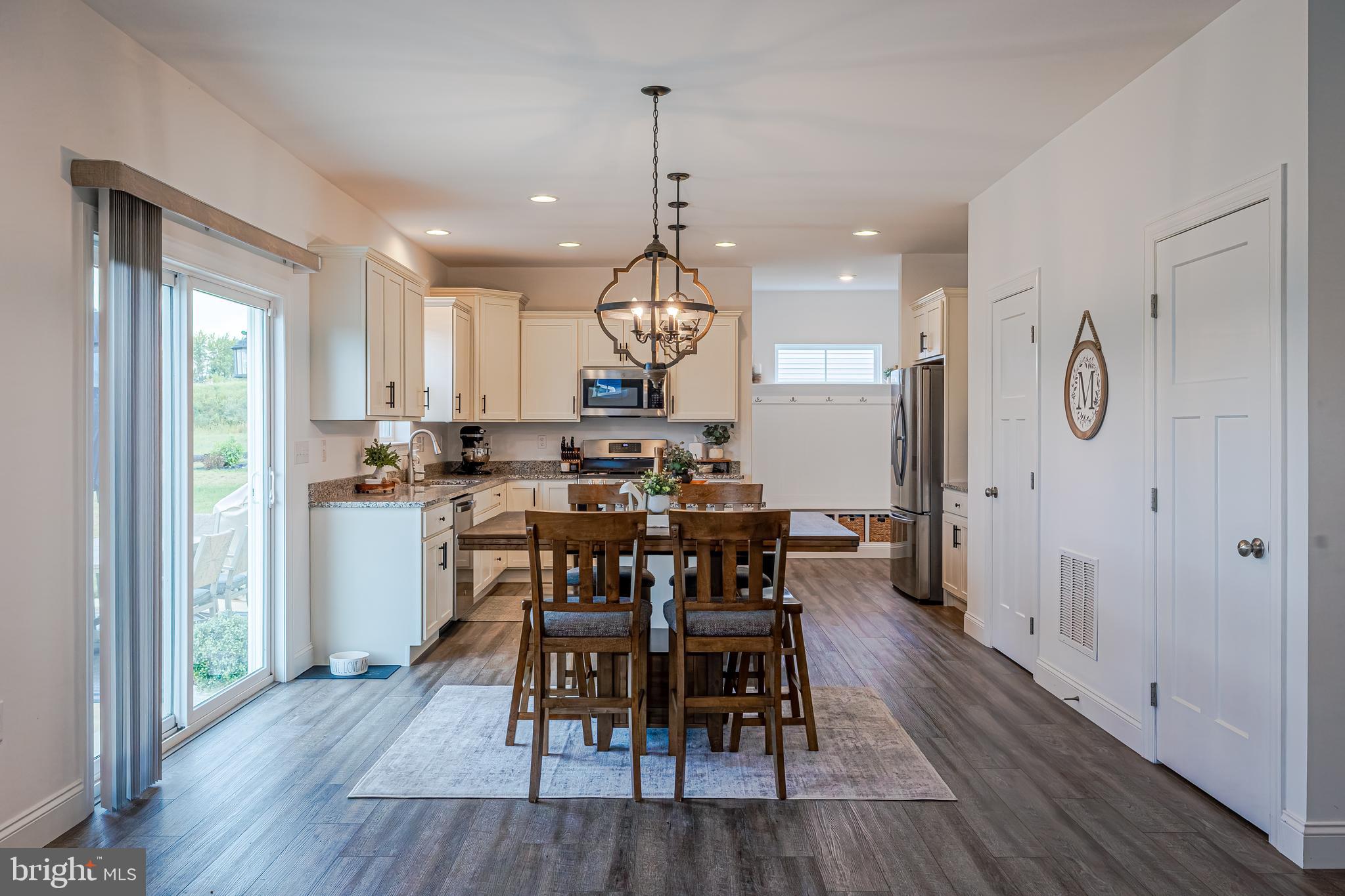 THE SEASONS - Residential