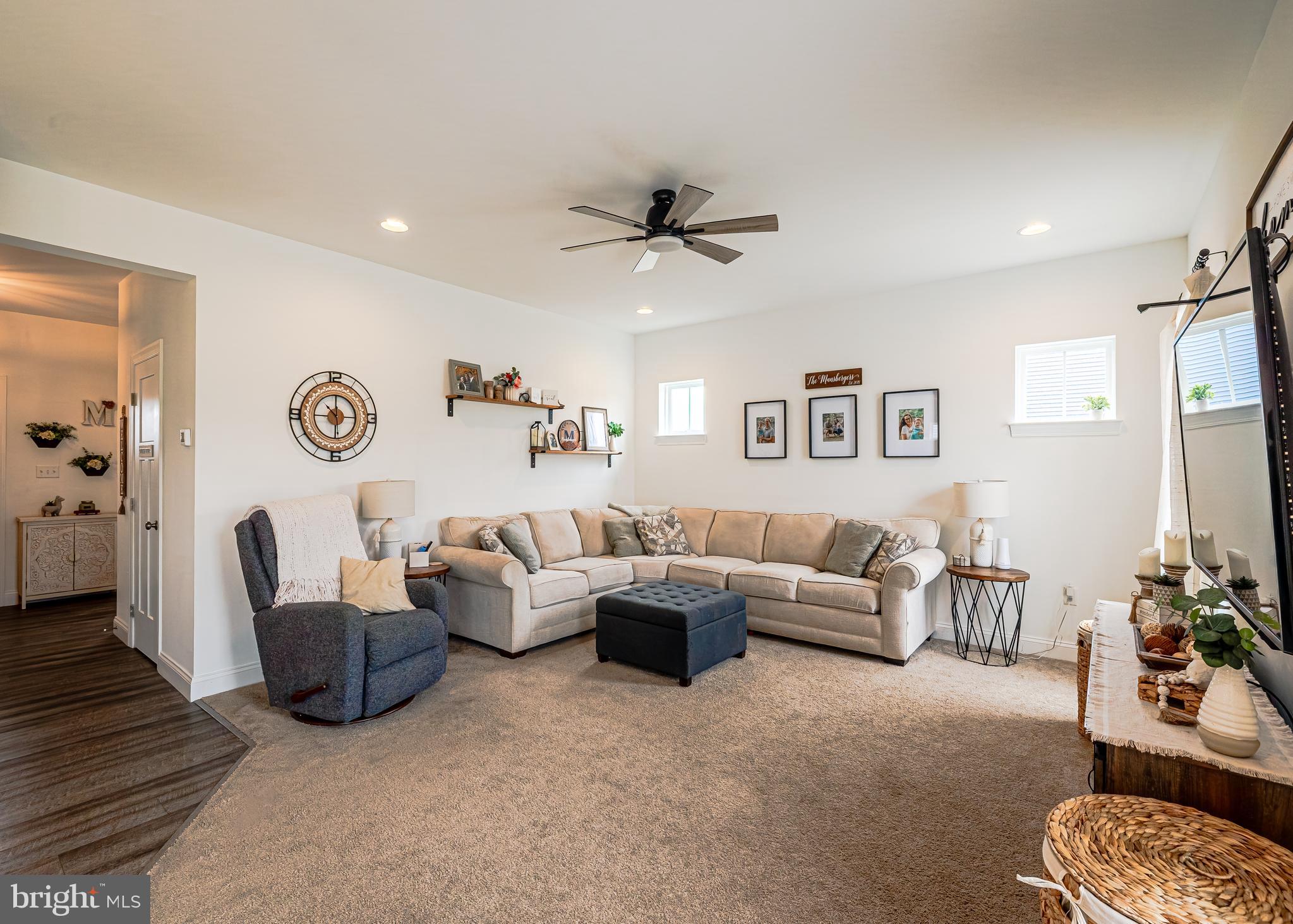 THE SEASONS - Residential