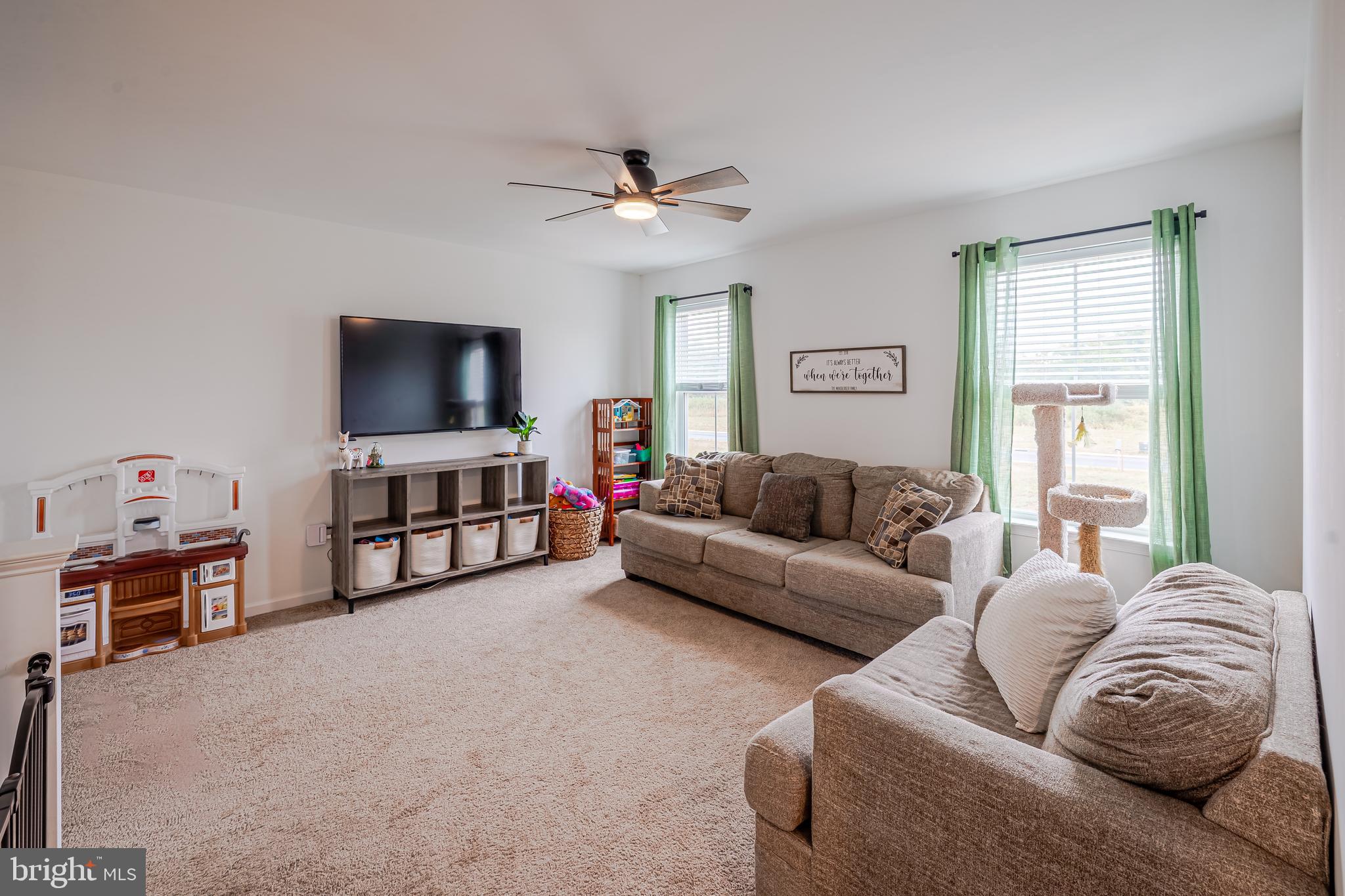 THE SEASONS - Residential