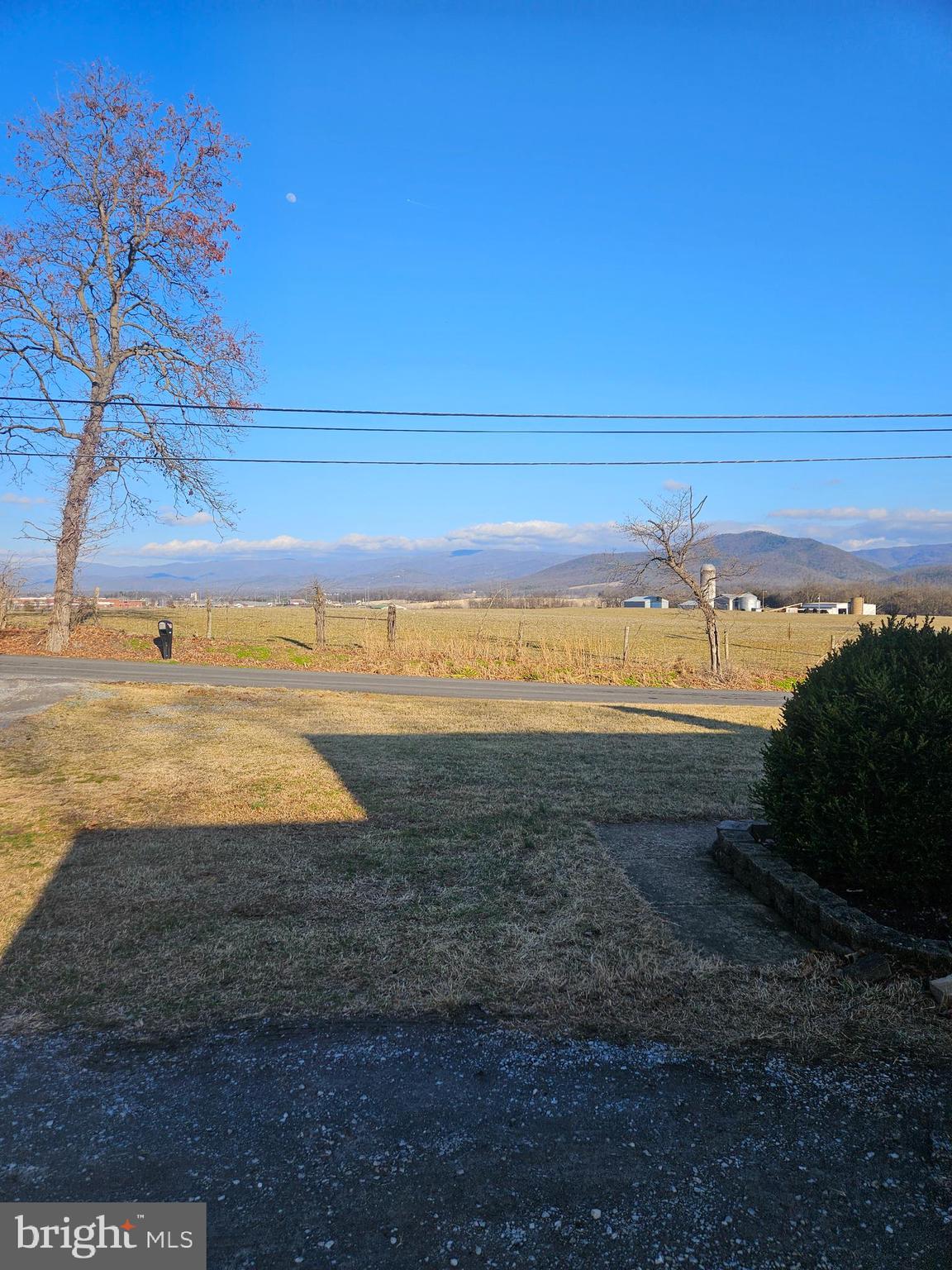 472 HONEYSUCKLE ROAD