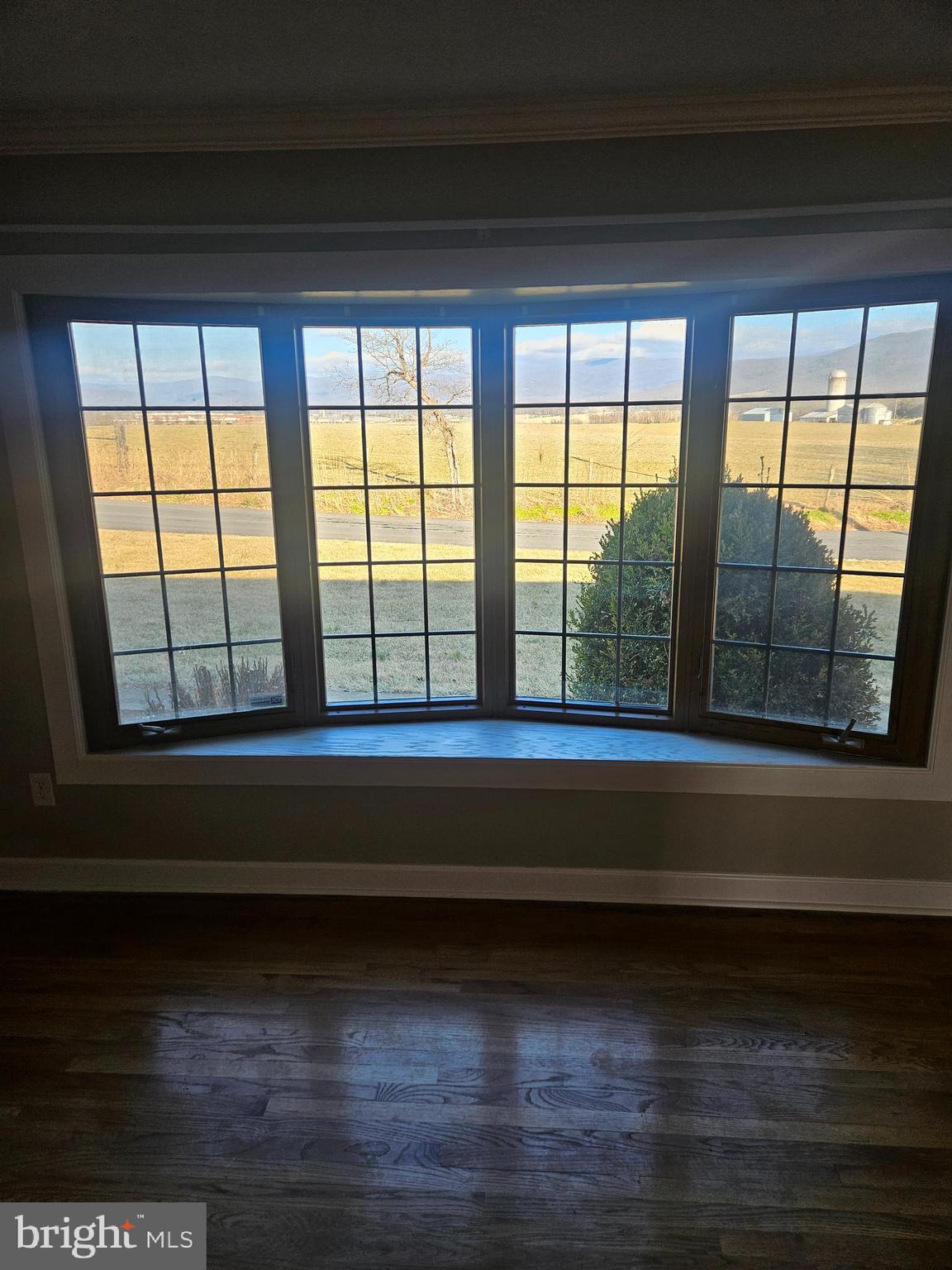 472 HONEYSUCKLE ROAD