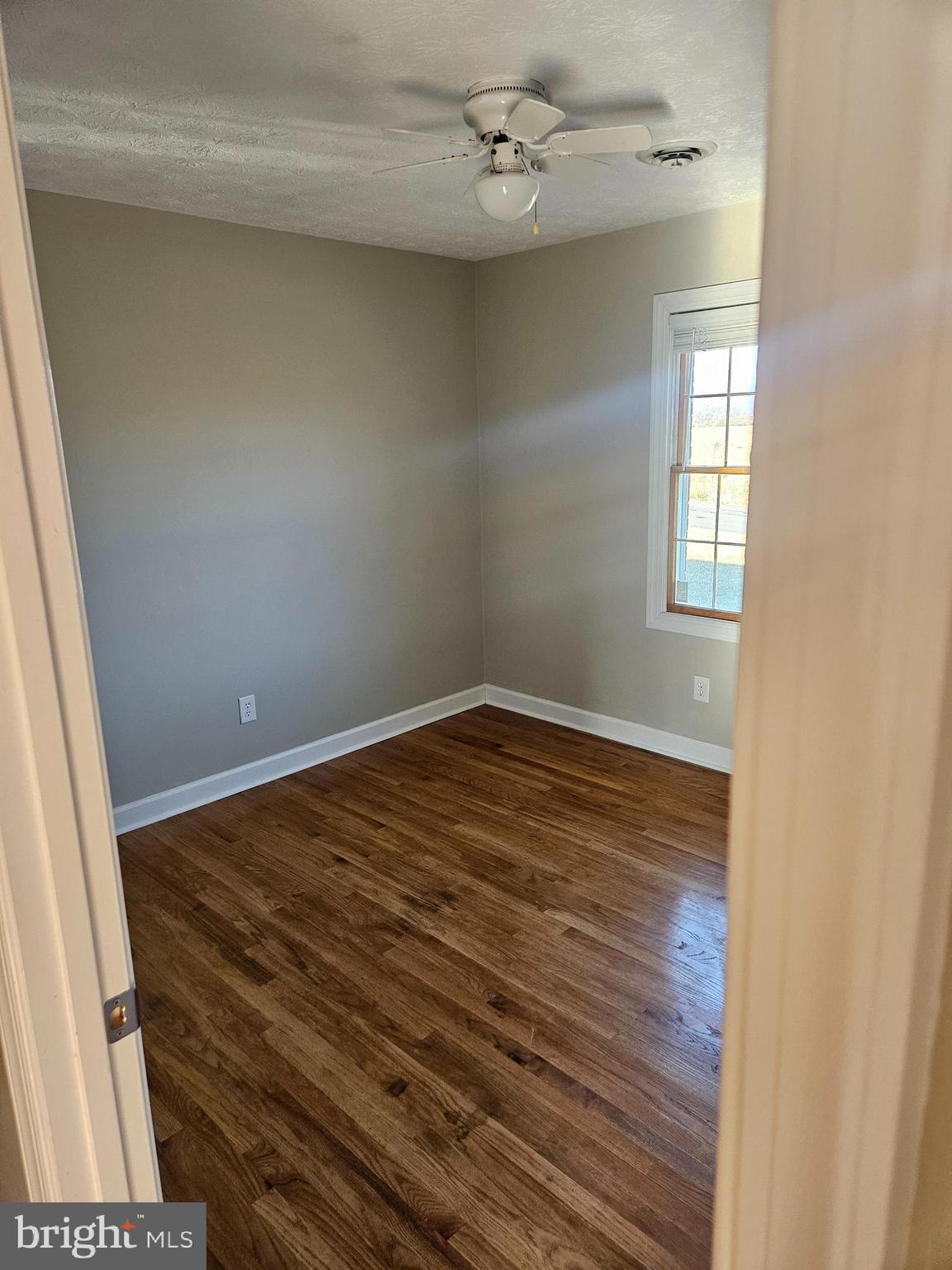 472 HONEYSUCKLE ROAD