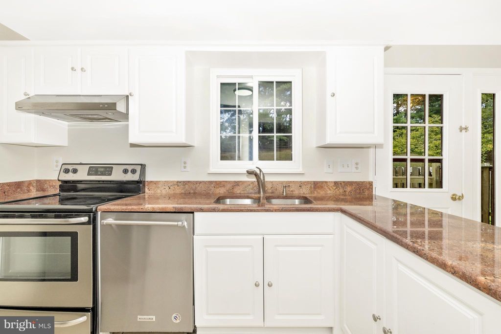 Photo of 11181 Captains Walk Court, NORTH POTOMAC, MD 20878 (MLS # MDMC2198400)