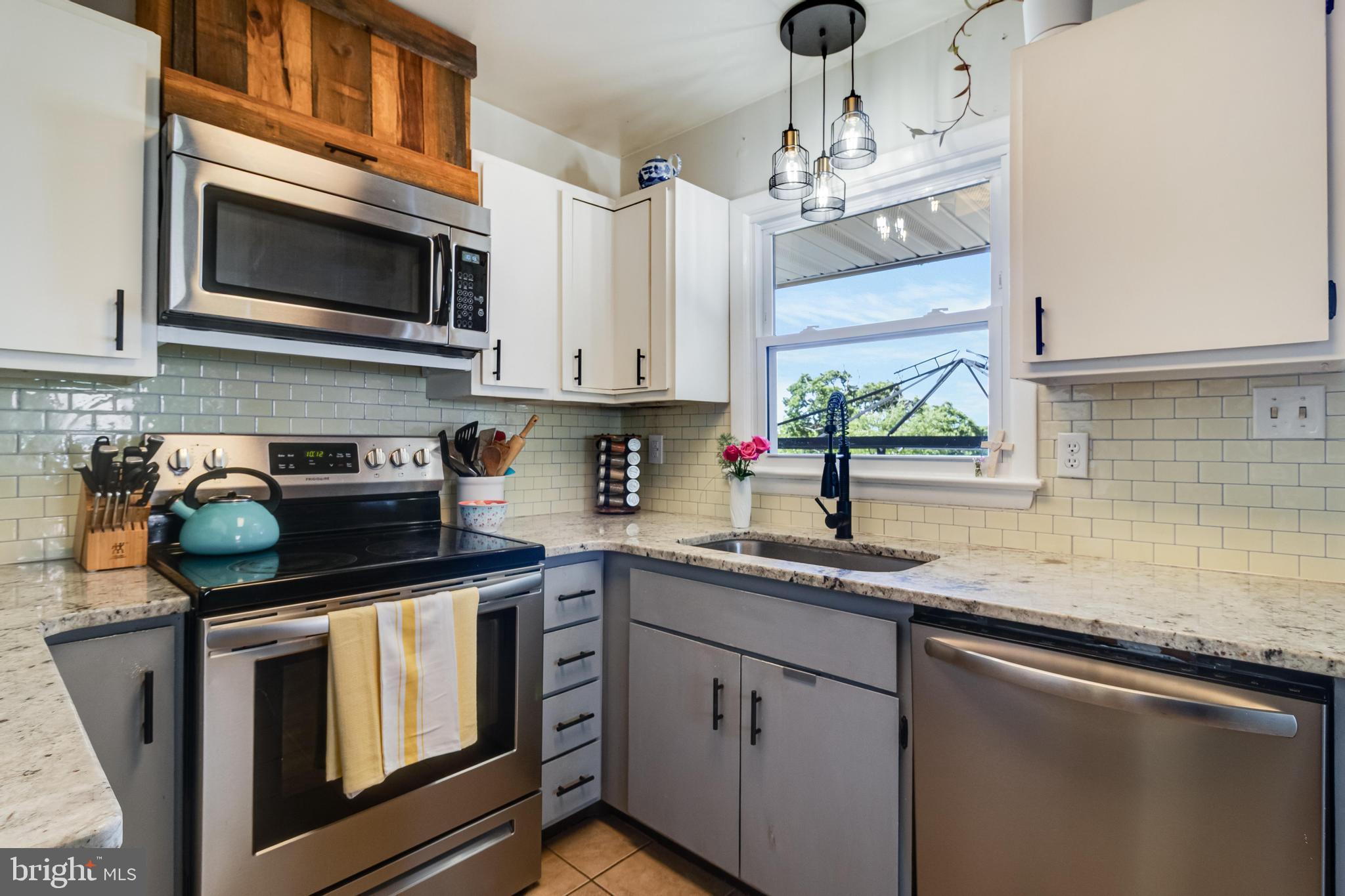 BRETON BAY ESTATES - Residential