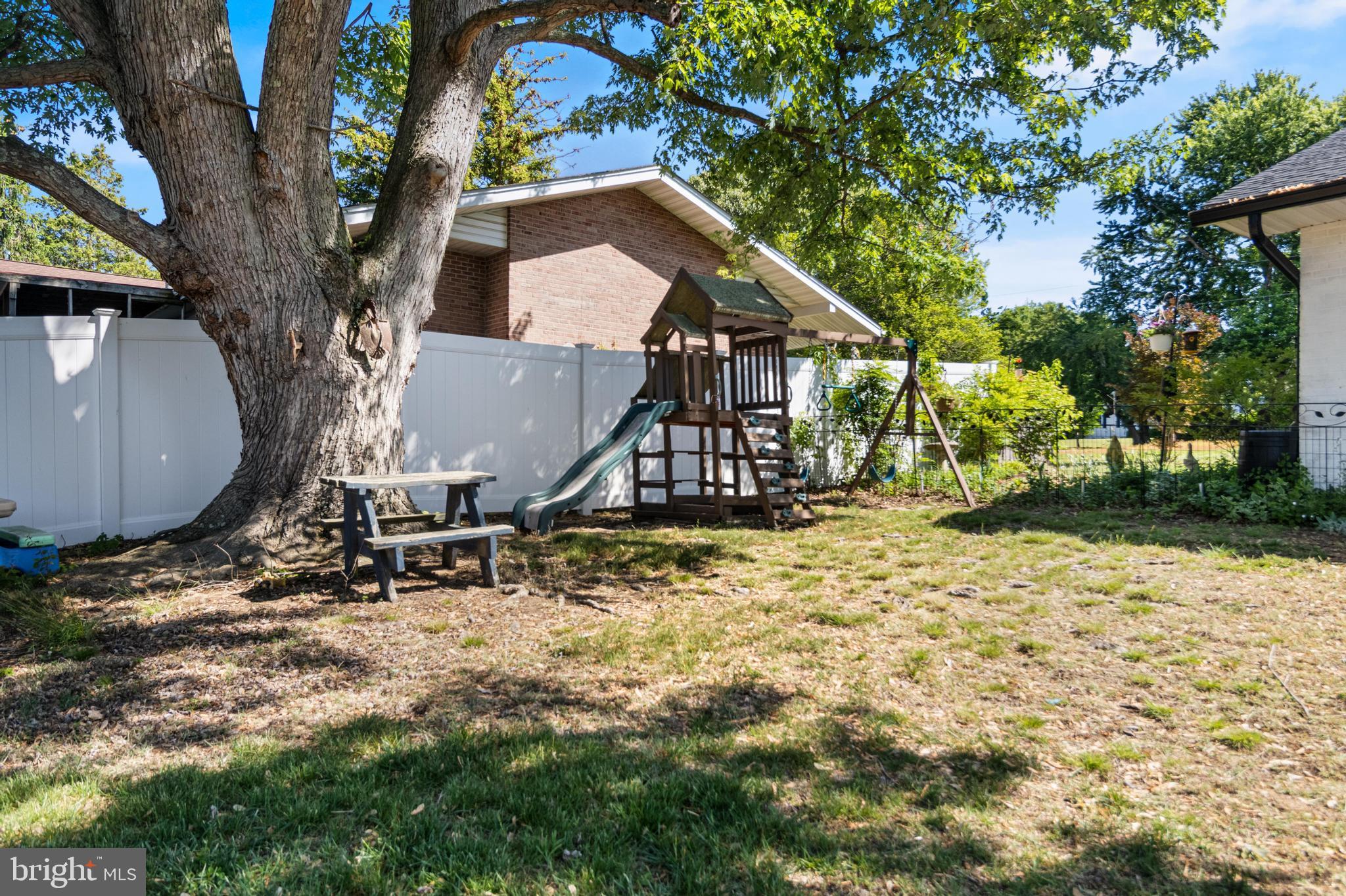 BRETON BAY ESTATES - Residential