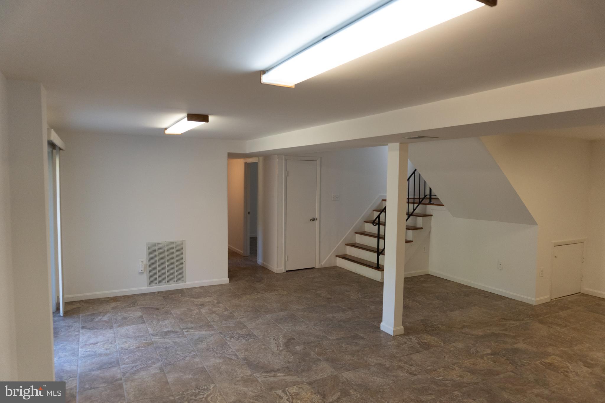 DALE CITY - Residential Lease