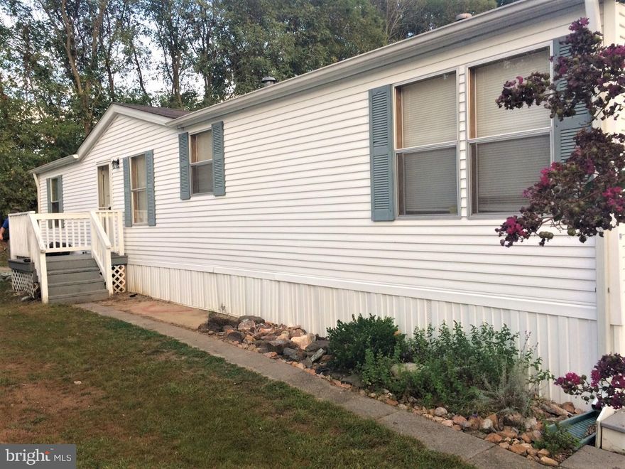 Priced to sell and move-in ready.  3BR, 2BA Fleetwood dbl-wide in Boones Estates premier mobile home park. Amenities include pool, tennis courts, tot lots. Close to metro DC/Balto. Park application and approval req'd.  Check it out today!