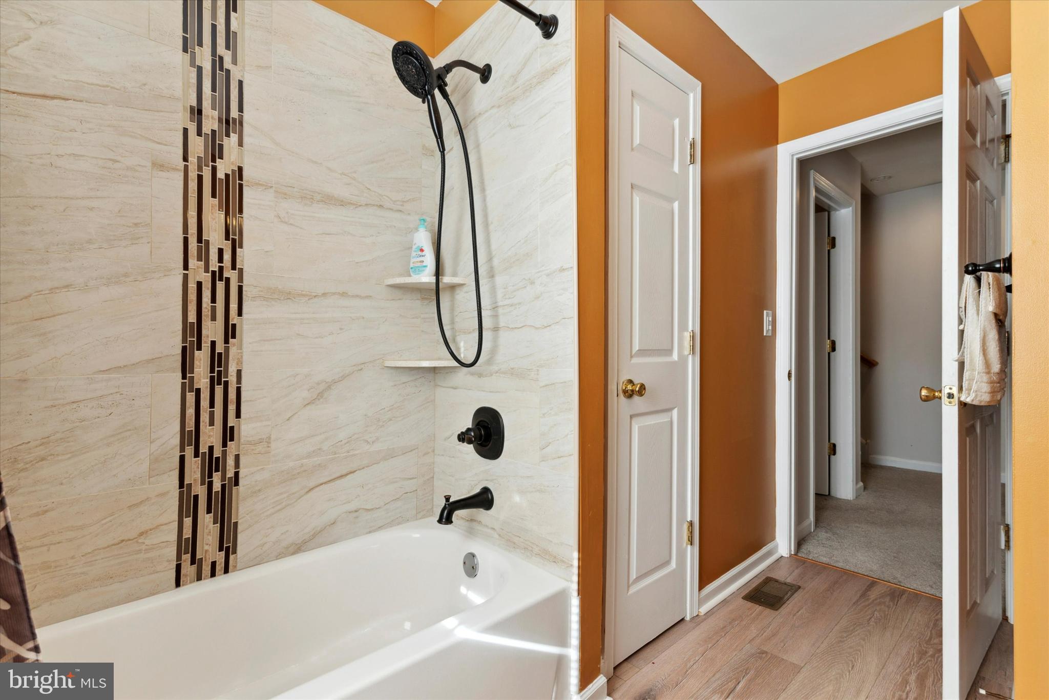 ROXBOROUGH - Residential Lease