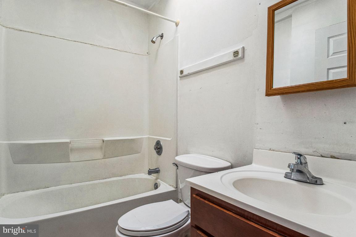 HIGHLANDTOWN - Residential Lease