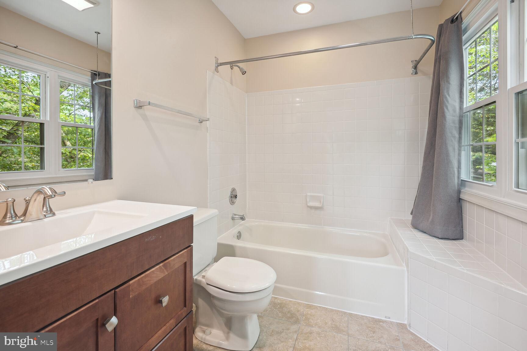 GUNNERS LAKE VILLAGE - Residential Lease