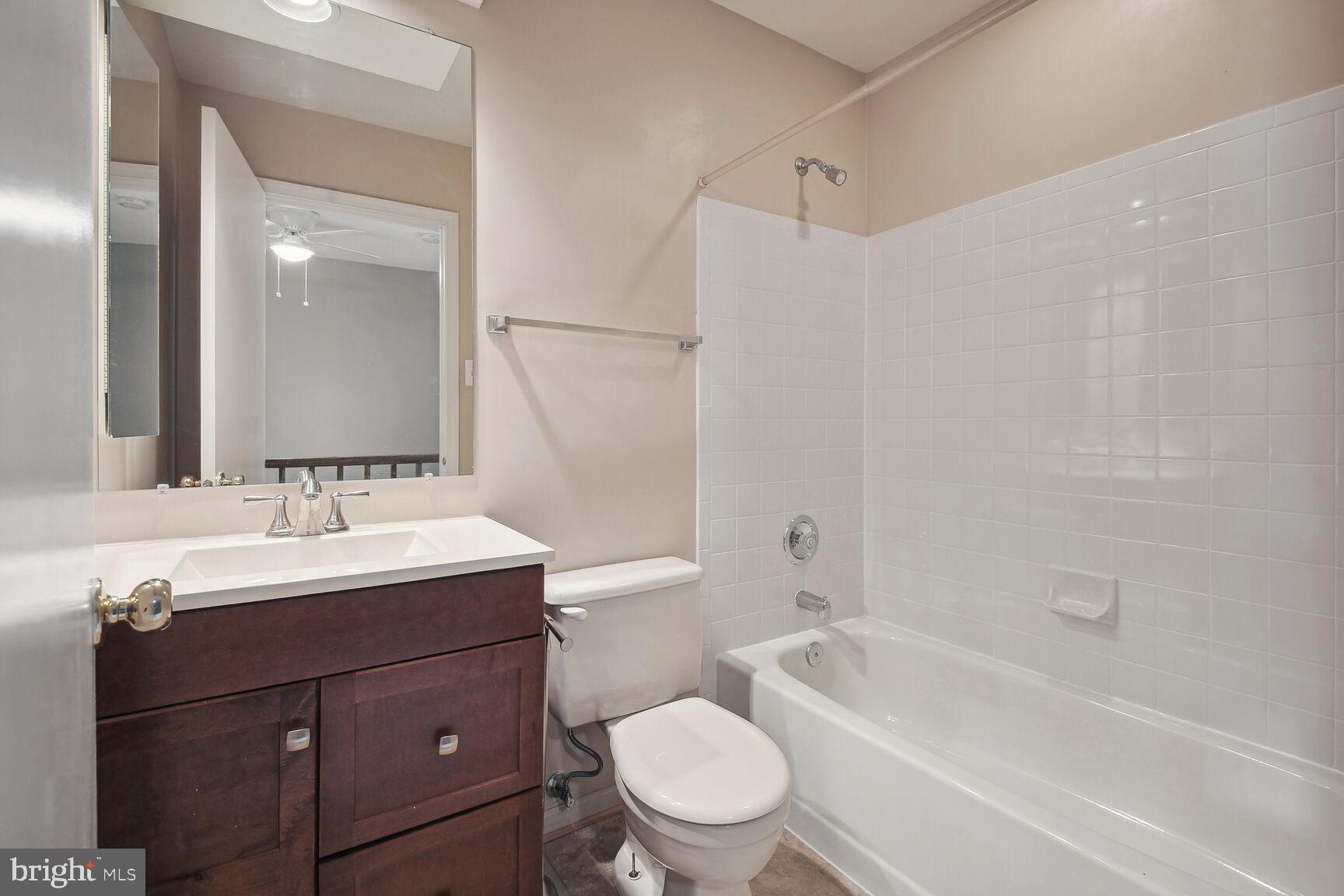 GUNNERS LAKE VILLAGE - Residential Lease