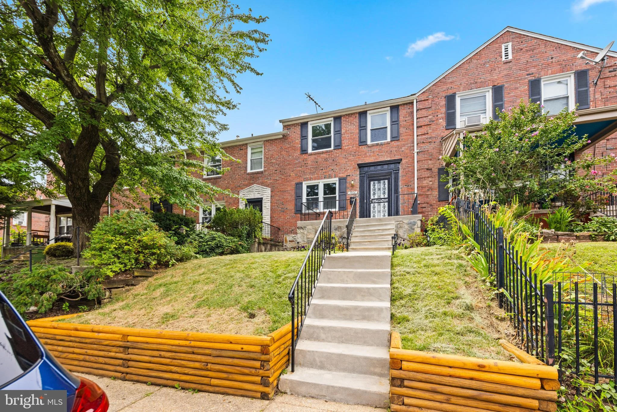 3906 Yolando Road