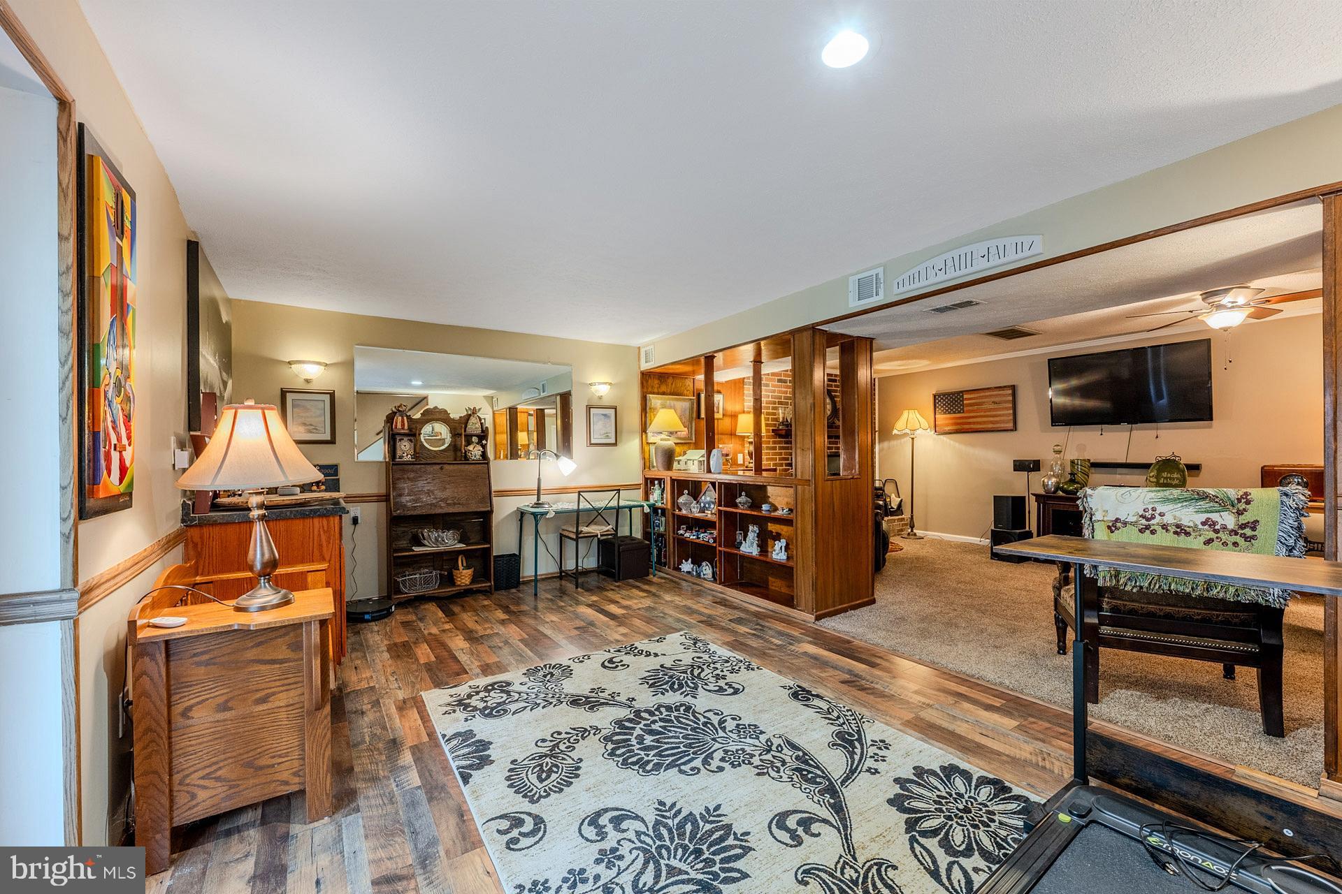 SIGNAL HILL - Residential