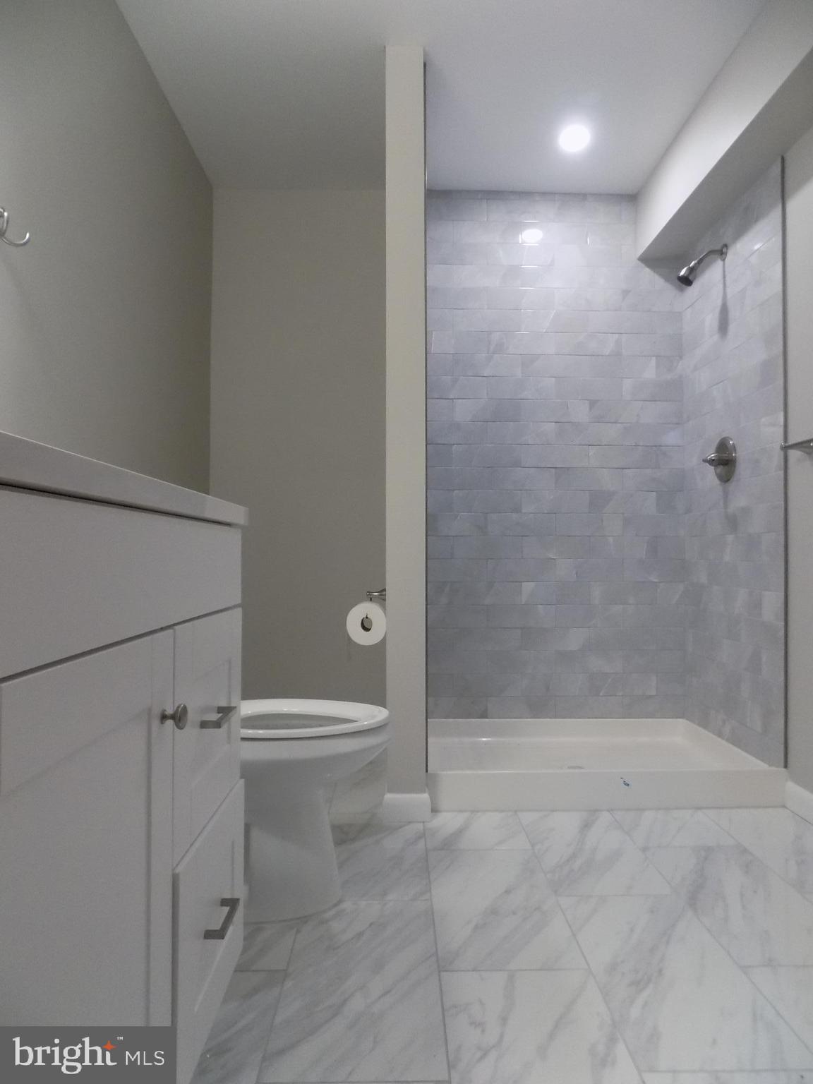 KENFIELD WOODS - Residential Lease