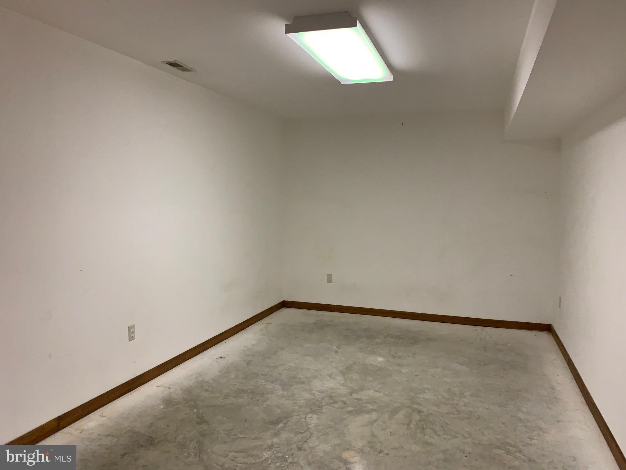 KENFIELD WOODS - Residential Lease