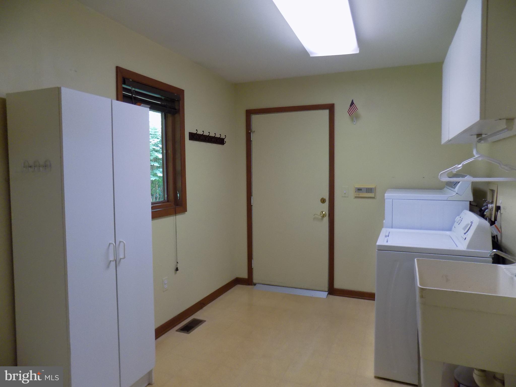 KENFIELD WOODS - Residential Lease