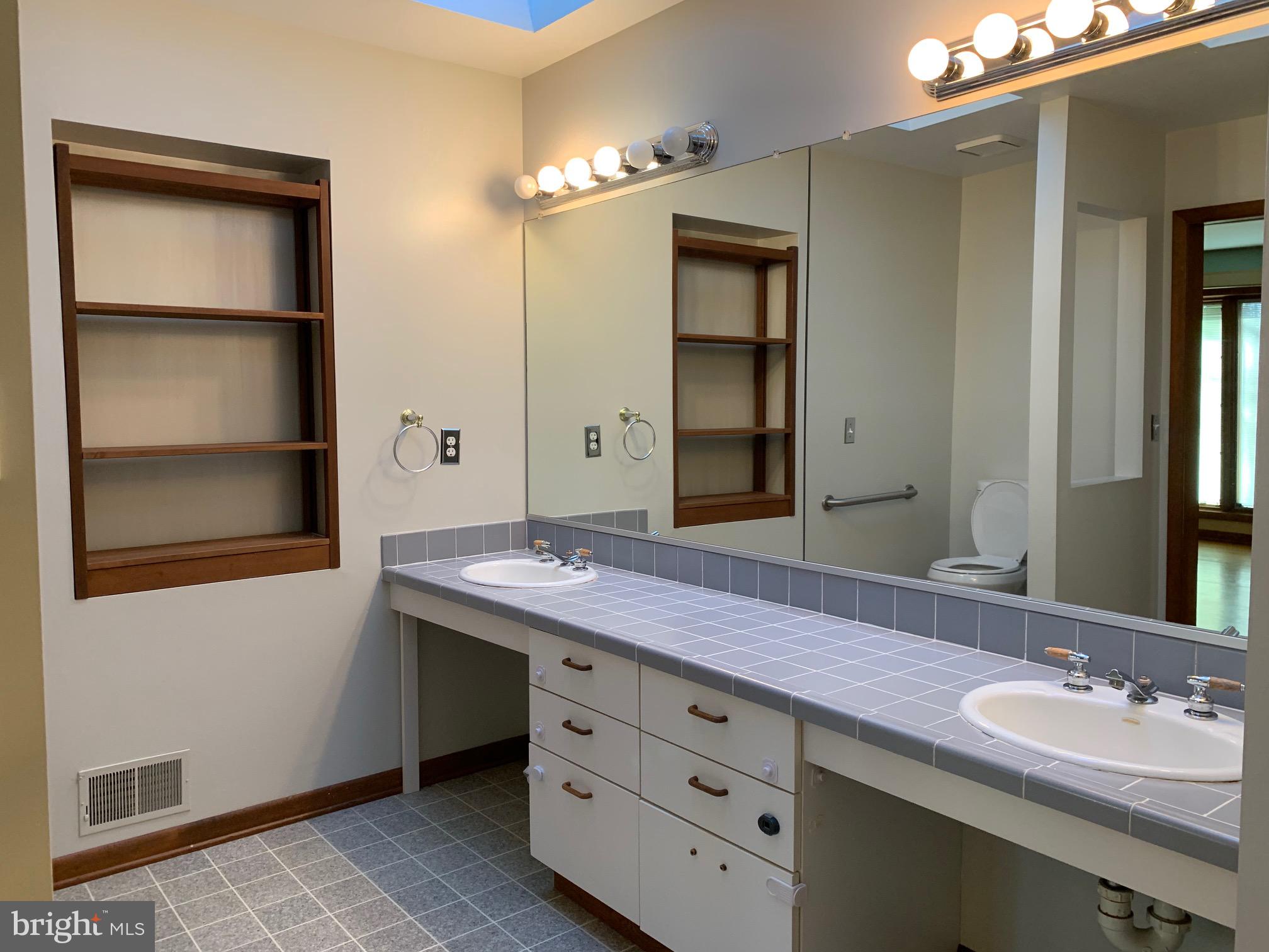 KENFIELD WOODS - Residential Lease