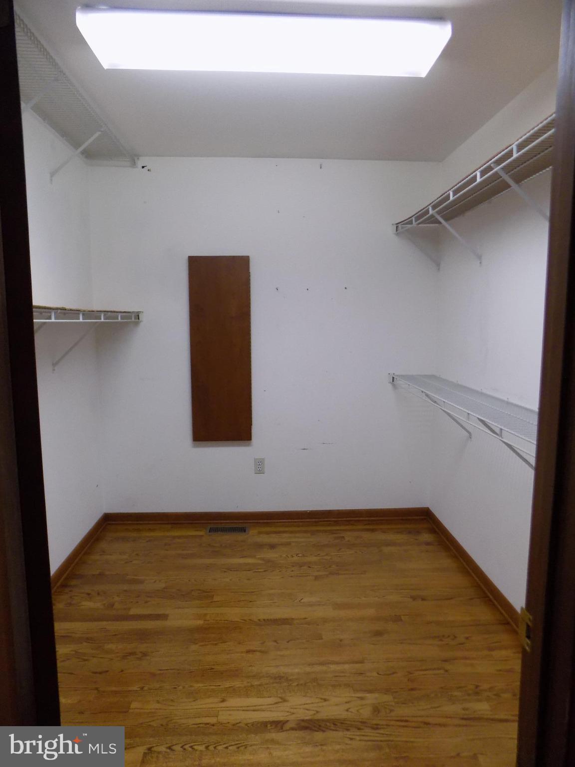 KENFIELD WOODS - Residential Lease