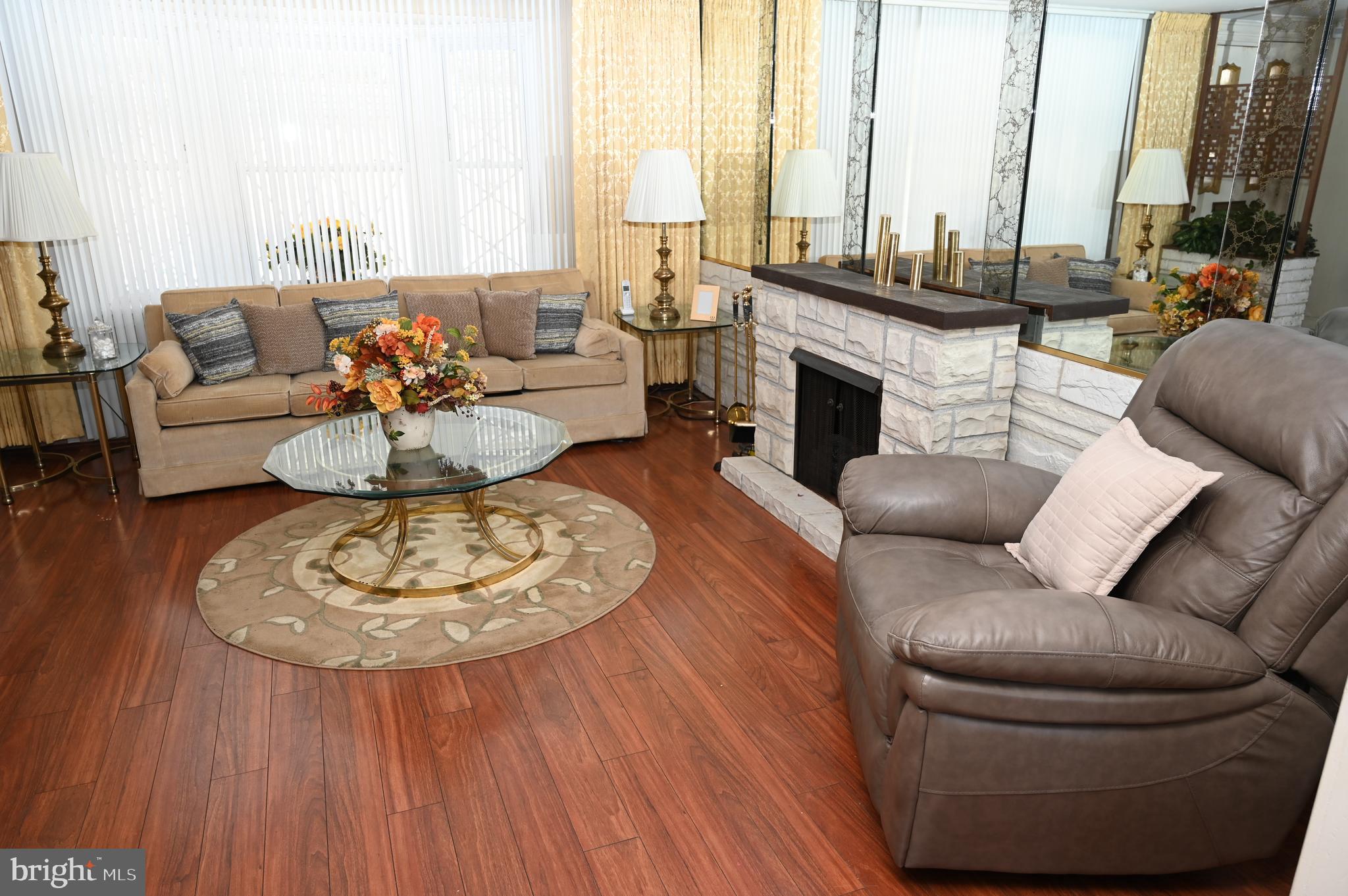 1536 E PASTORIUS STREET