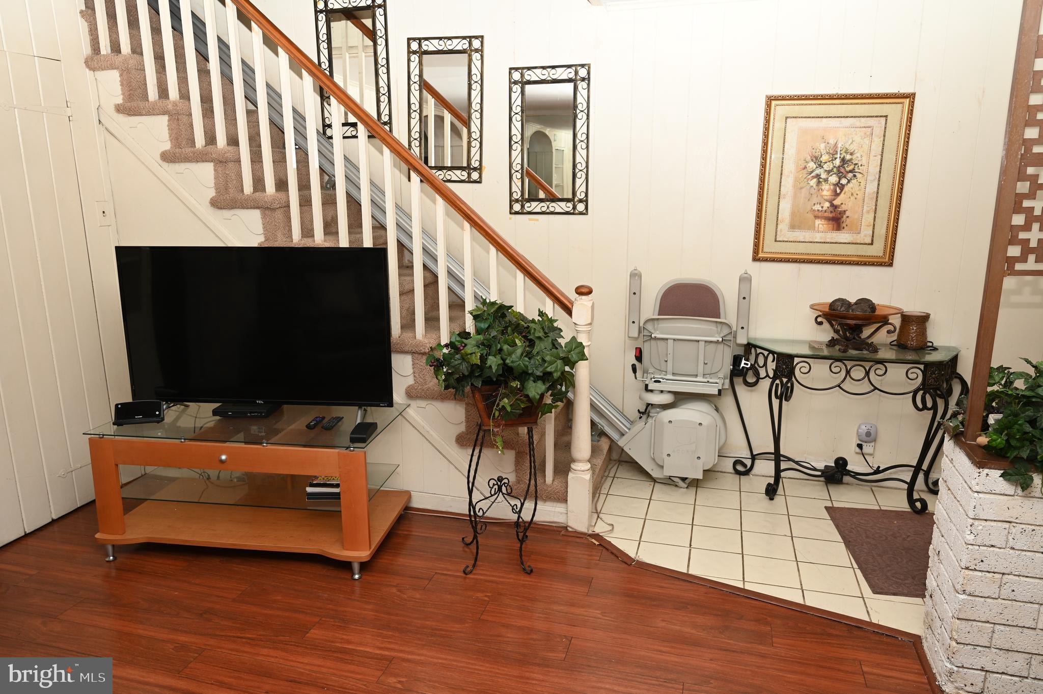 WEST OAK LANE - Residential