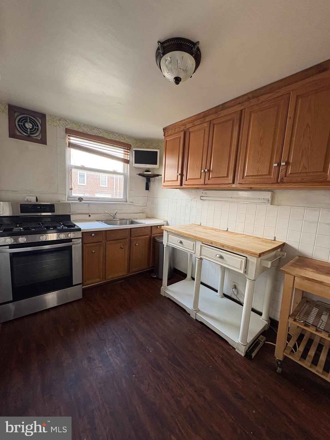 WEST OAK LANE - Residential