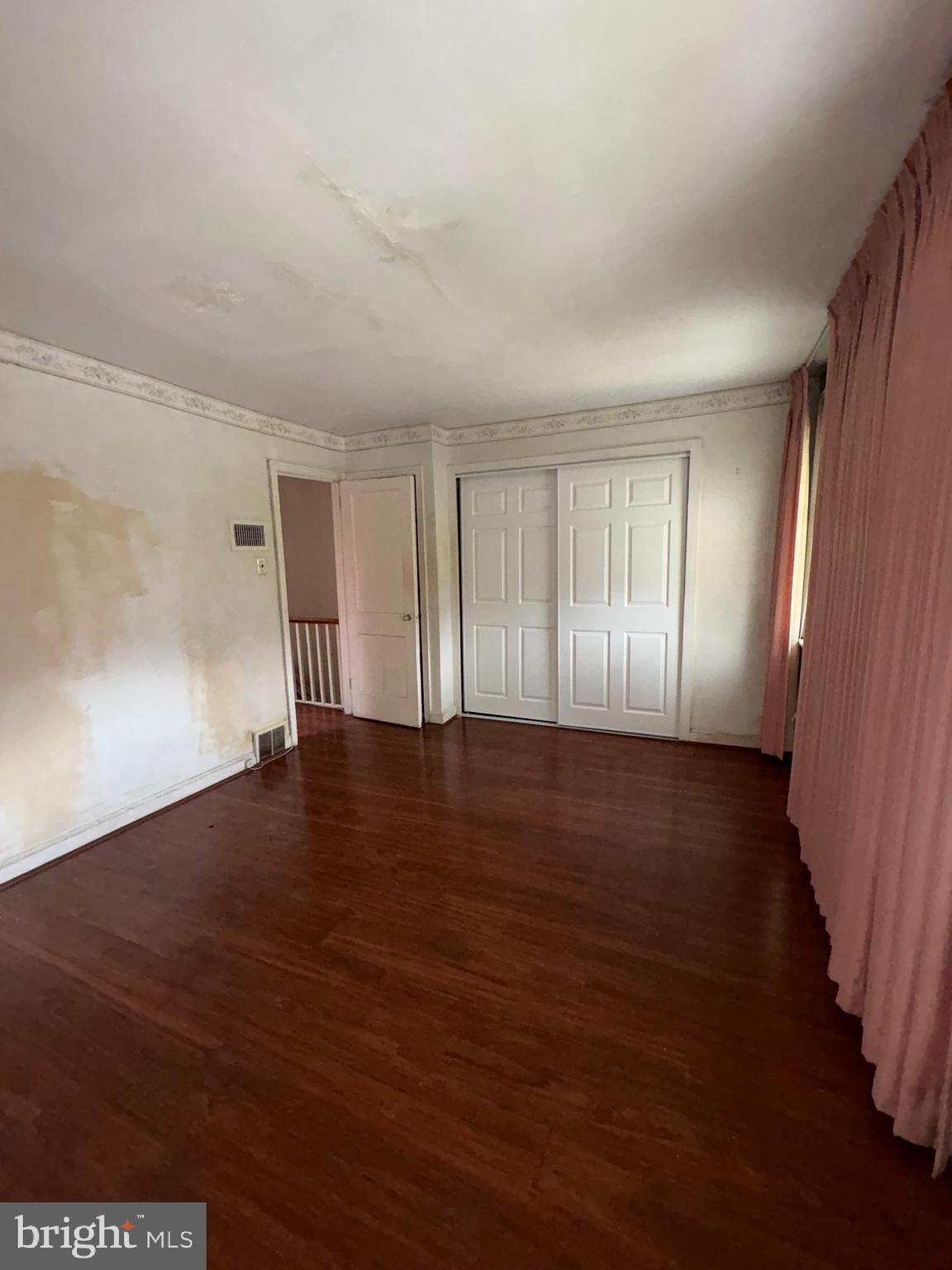 WEST OAK LANE - Residential